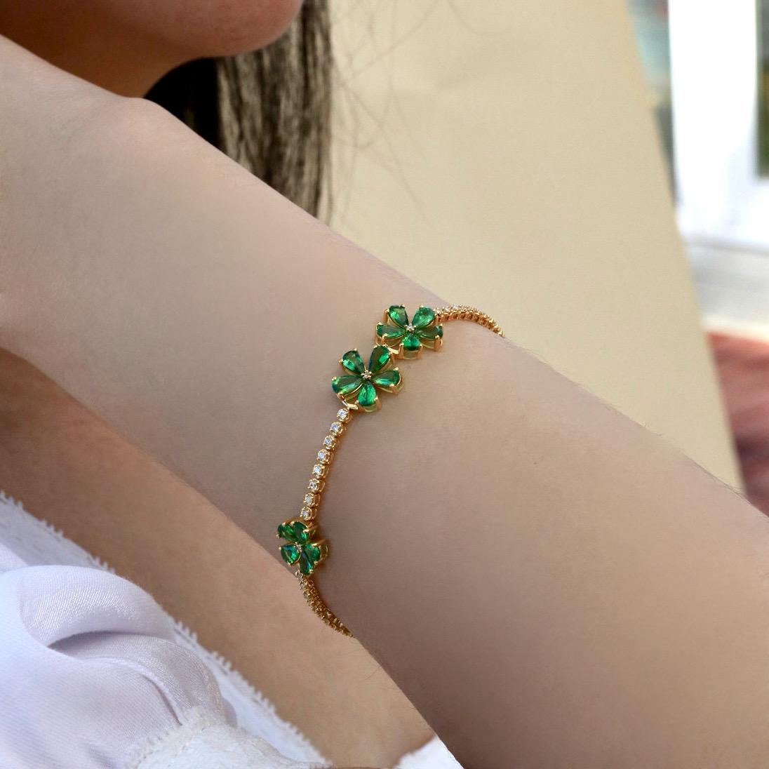 Modern Nina Zhou Tsavorite Cherry Blossom Diamond Tennis Bracelet in 18K Gold For Sale