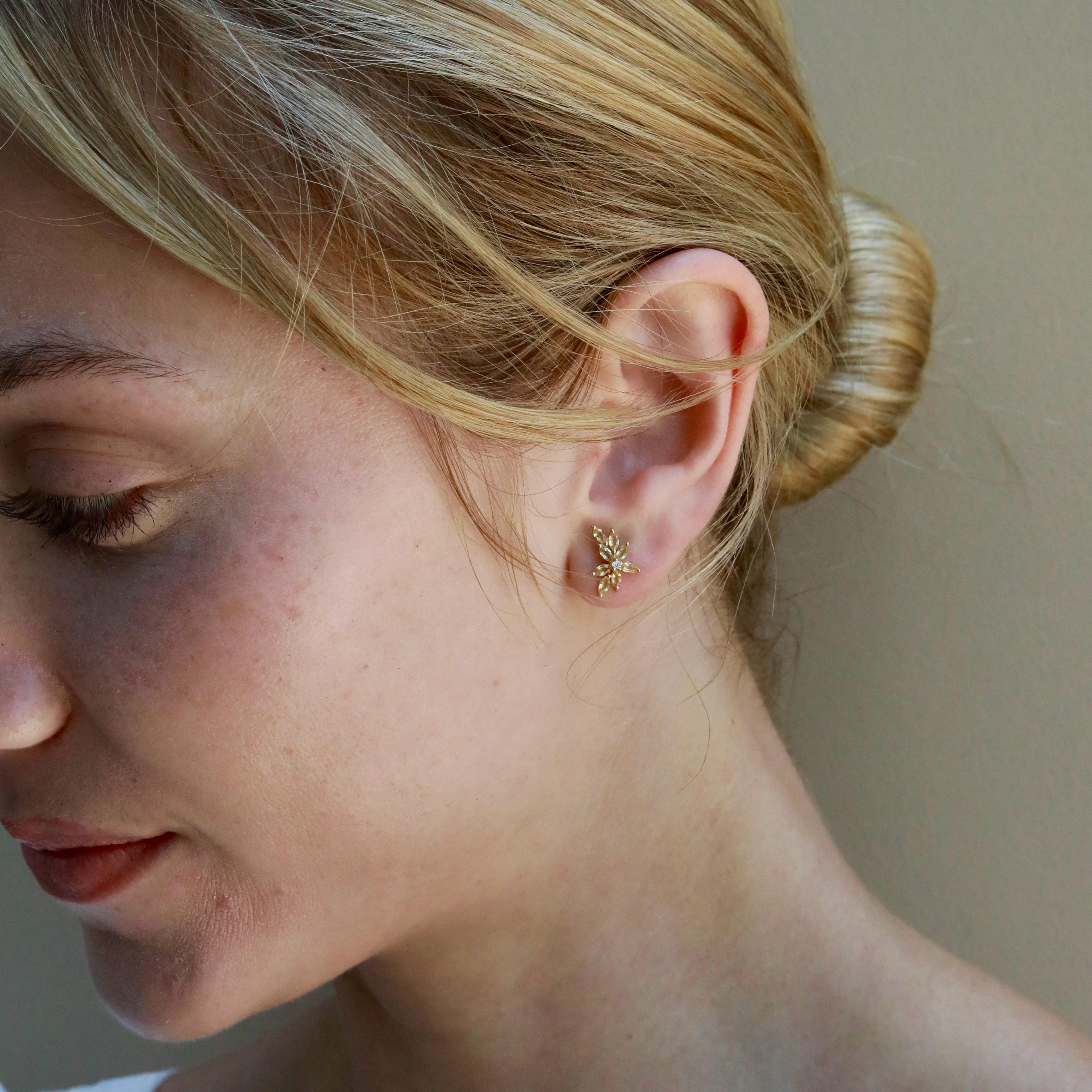Taille Marquise Boucles d'oreilles Nina Zhou saphir jaune diamant petite grappe en vente