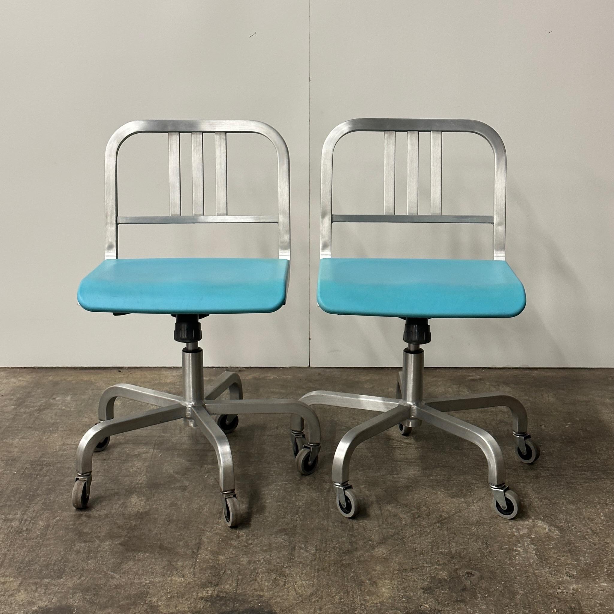 Aluminum construction with seat pad in blue.

Price is for the set. Contact us if you'd like to purchase a single item.
