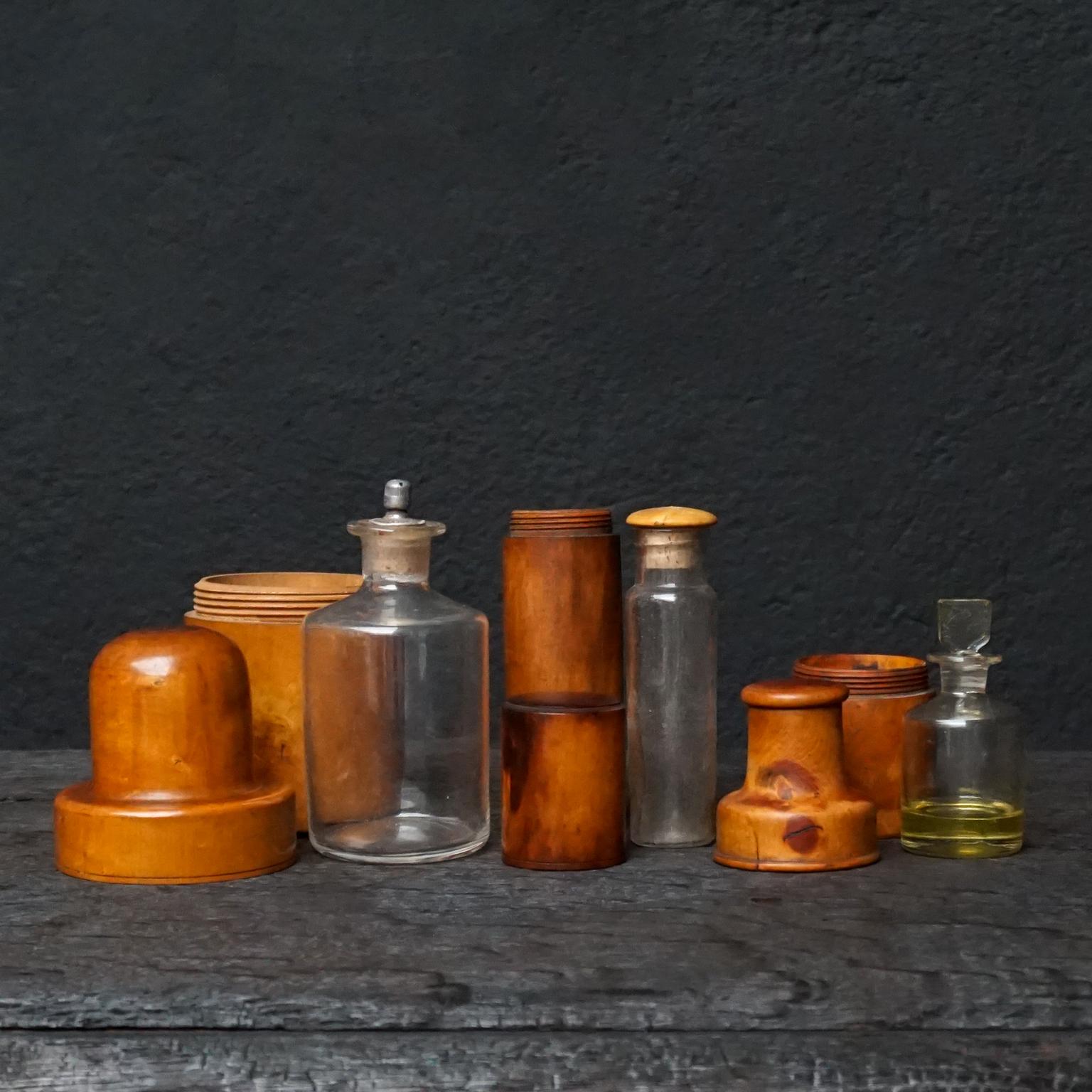 Nine 19th Century Treen Ware Boxwood Medical Oil Ointment Lotion Bottle Holders In Good Condition In Haarlem, NL