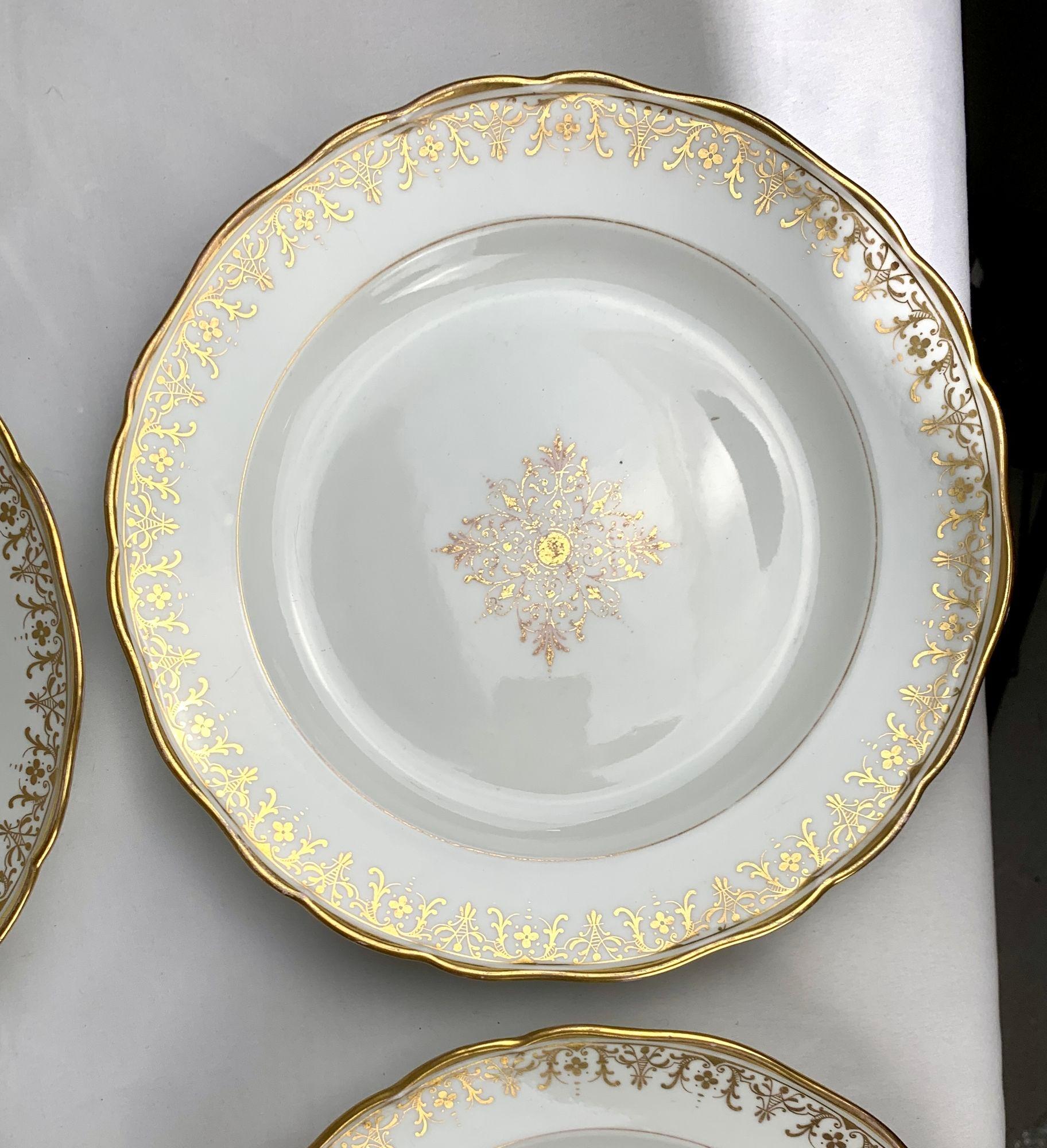 Nove piatti antichi di Meissen Porcelain Germania Circa 1840 4