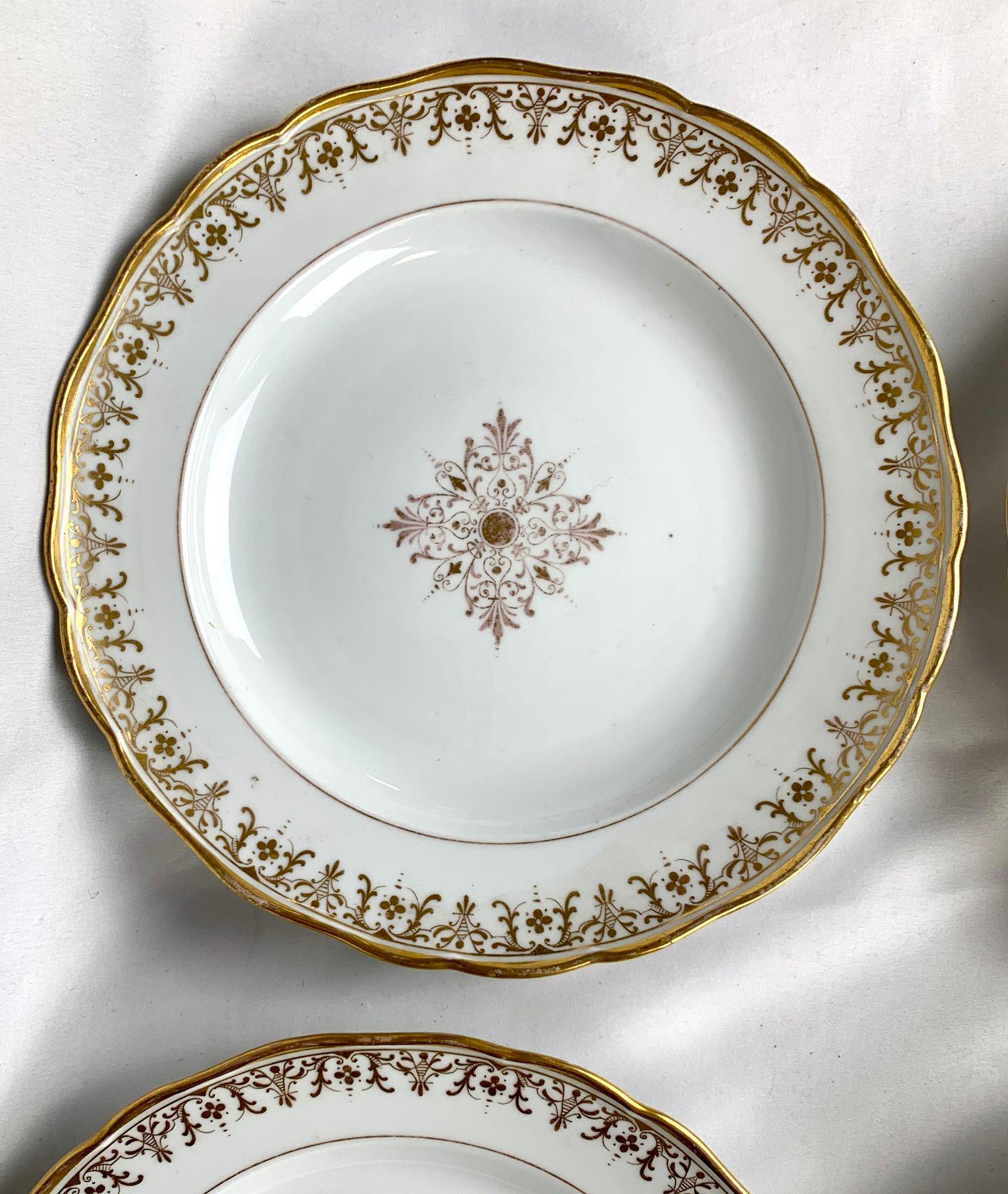 Nove piatti antichi di Meissen Porcelain Germania Circa 1840 In condizioni buone a Katonah, NY