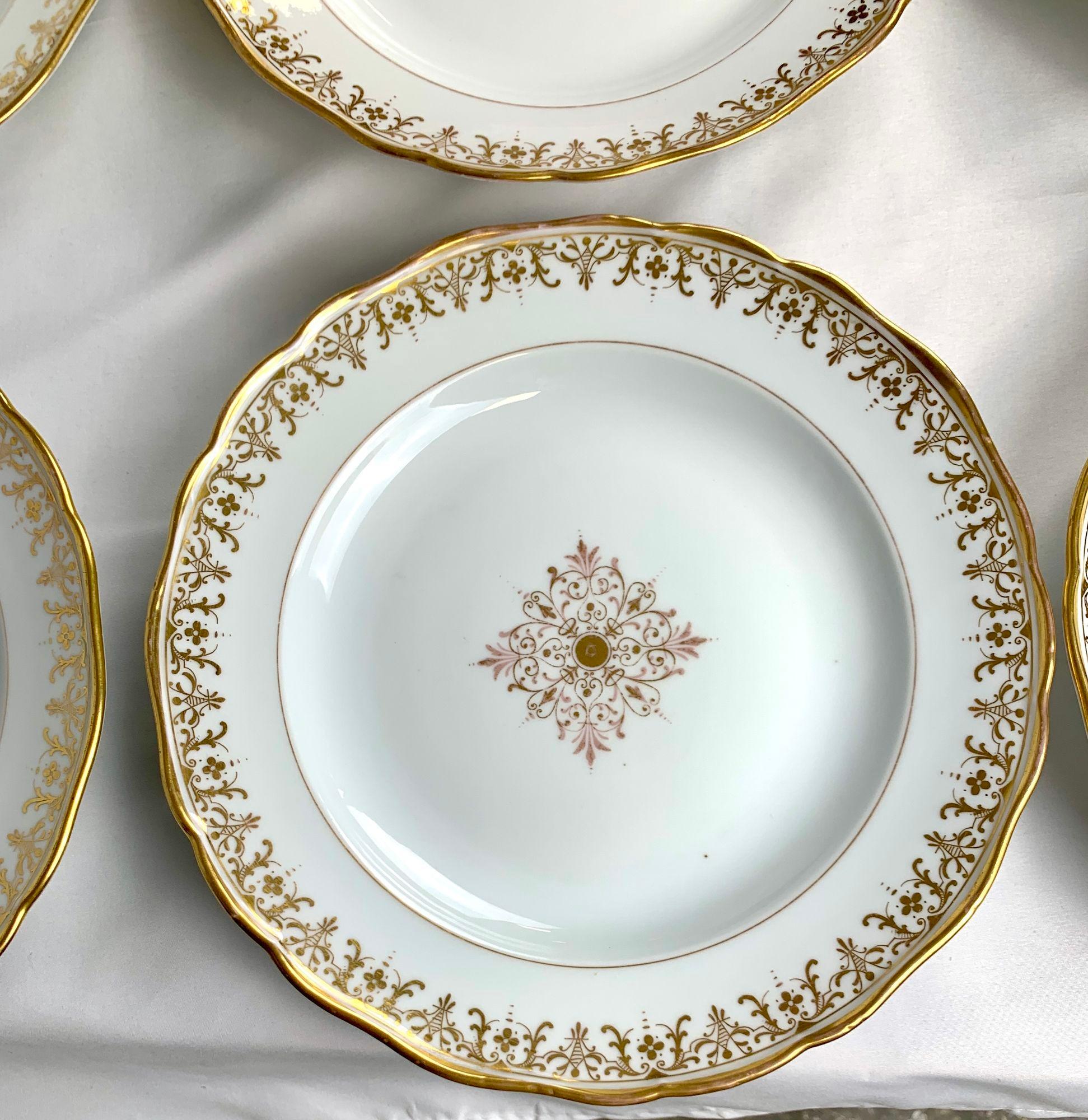 XIXe siècle Neuf assiettes à dîner antiques en porcelaine de Meissen Allemagne Circa 1840 en vente