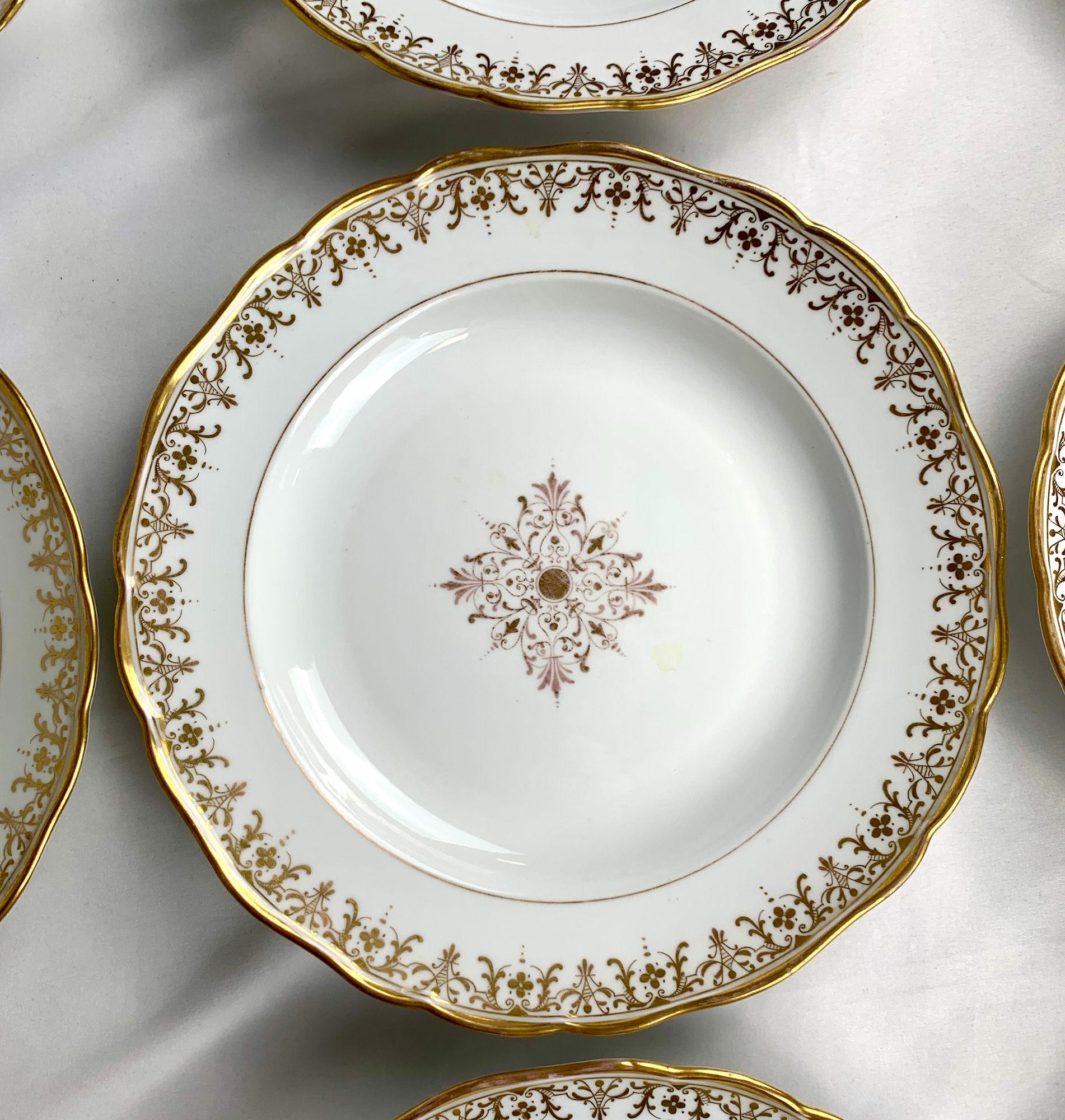 Porcellana Nove piatti antichi di Meissen Porcelain Germania Circa 1840