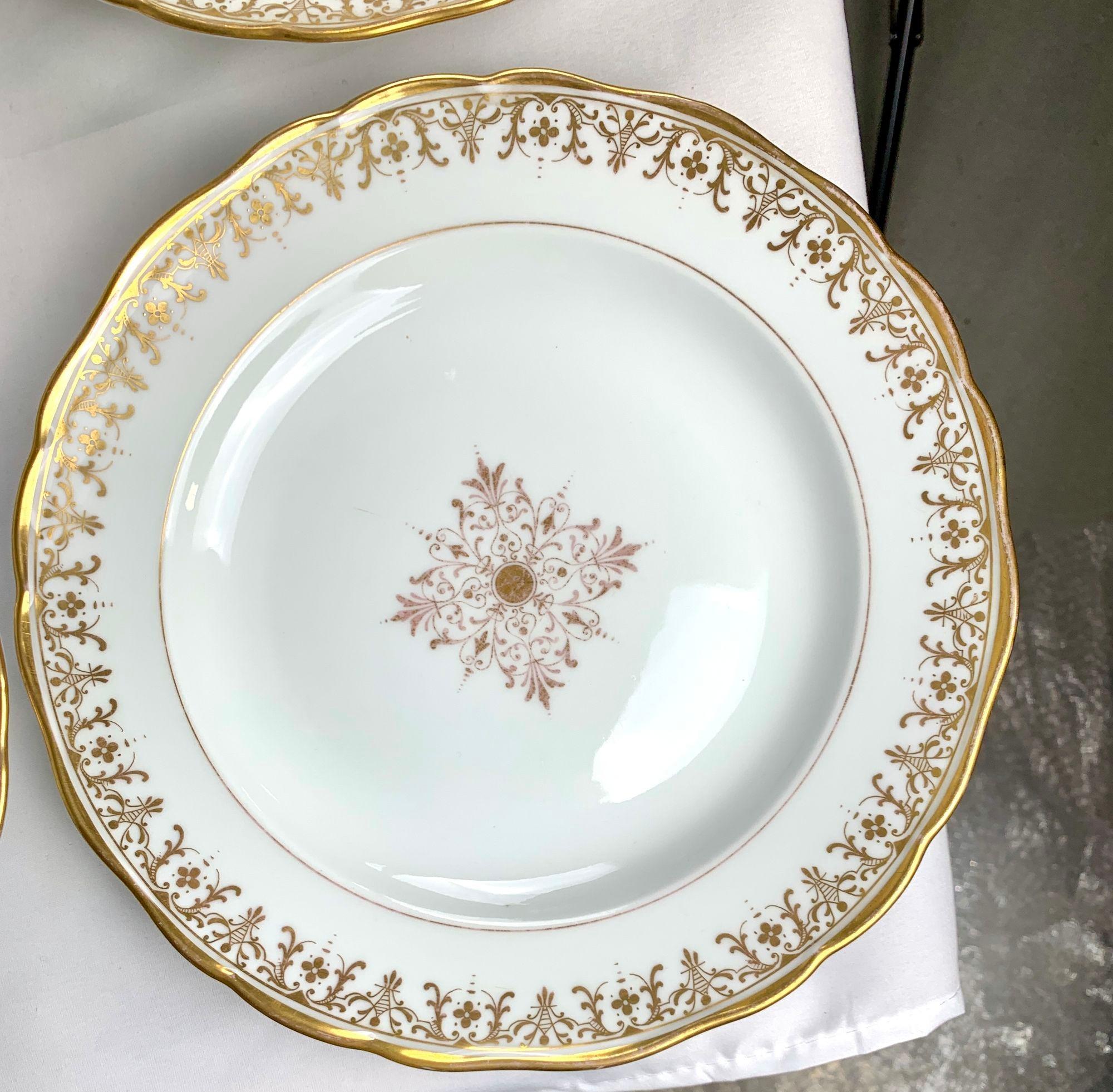Nove piatti antichi di Meissen Porcelain Germania Circa 1840 2