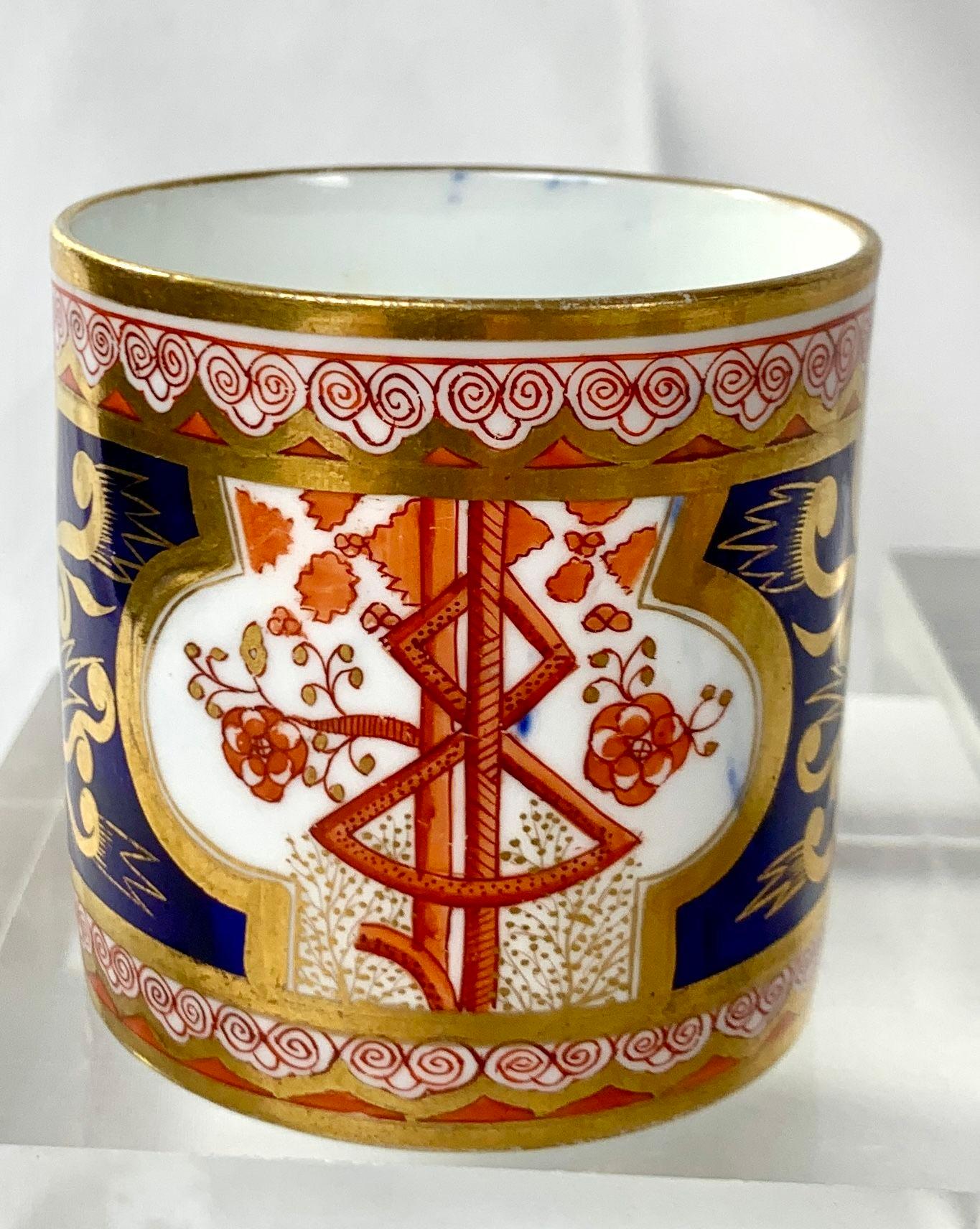Inglese Antico set di 9 tazze da caffè Spode Dollar Pattern, Porcellana inglese Circa 1820 in vendita