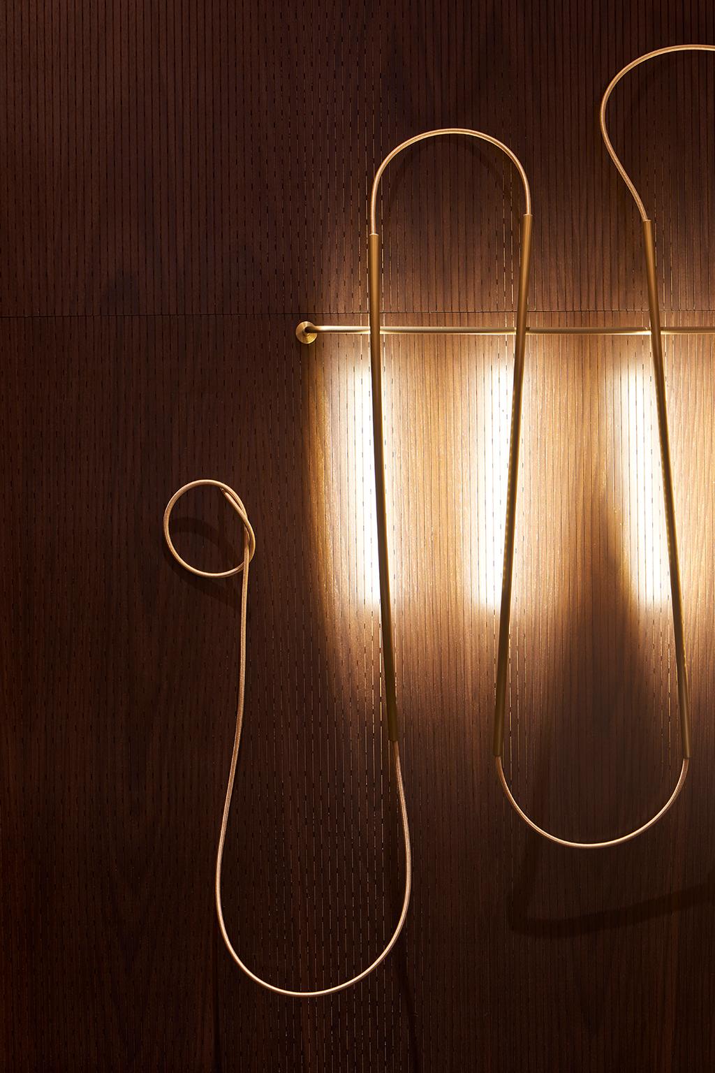 Nine Bar Line Lamp, Modern Brass Wall Mounted Sconce In Excellent Condition For Sale In Brooklyn, NY