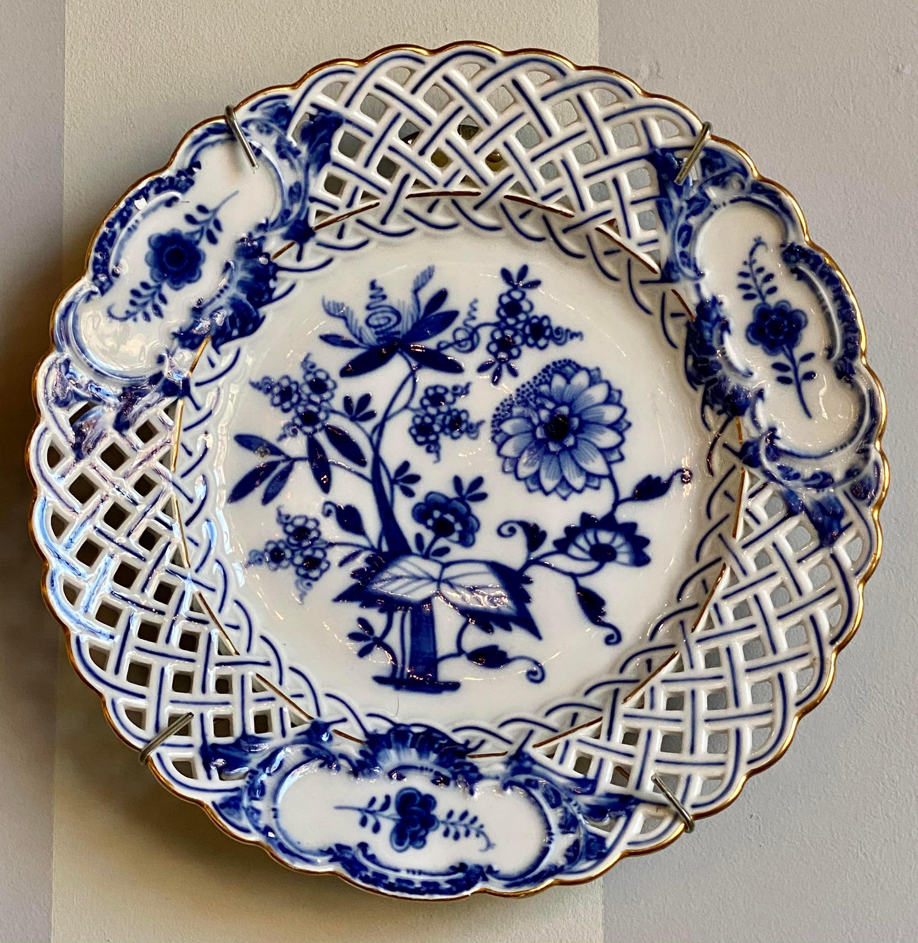 Porcelain Nine Blue Onion Meissen Show or Wall Plates For Sale