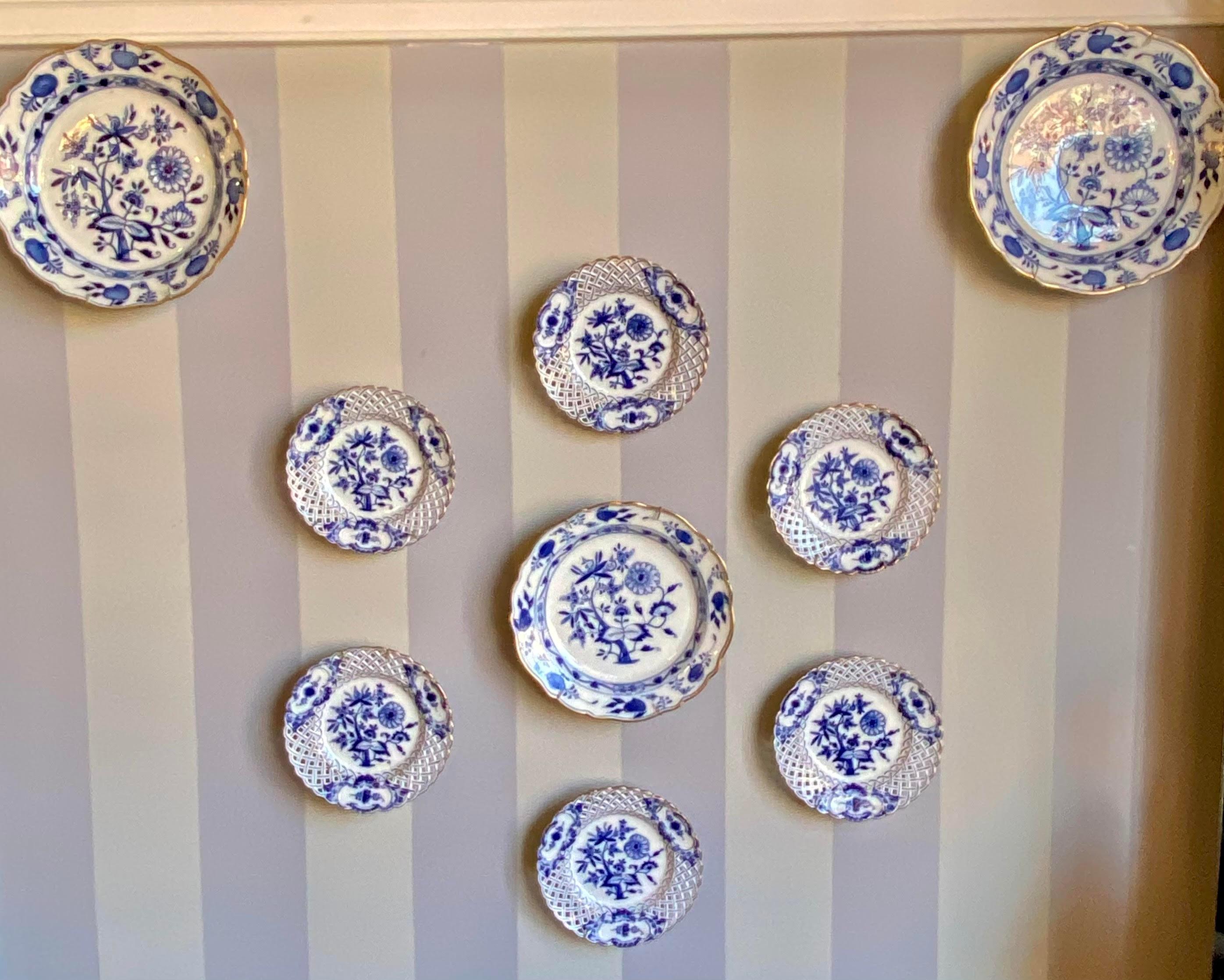 Neuf assiettes de présentation ou assiettes murales Meissen à oignon bleu en vente 13