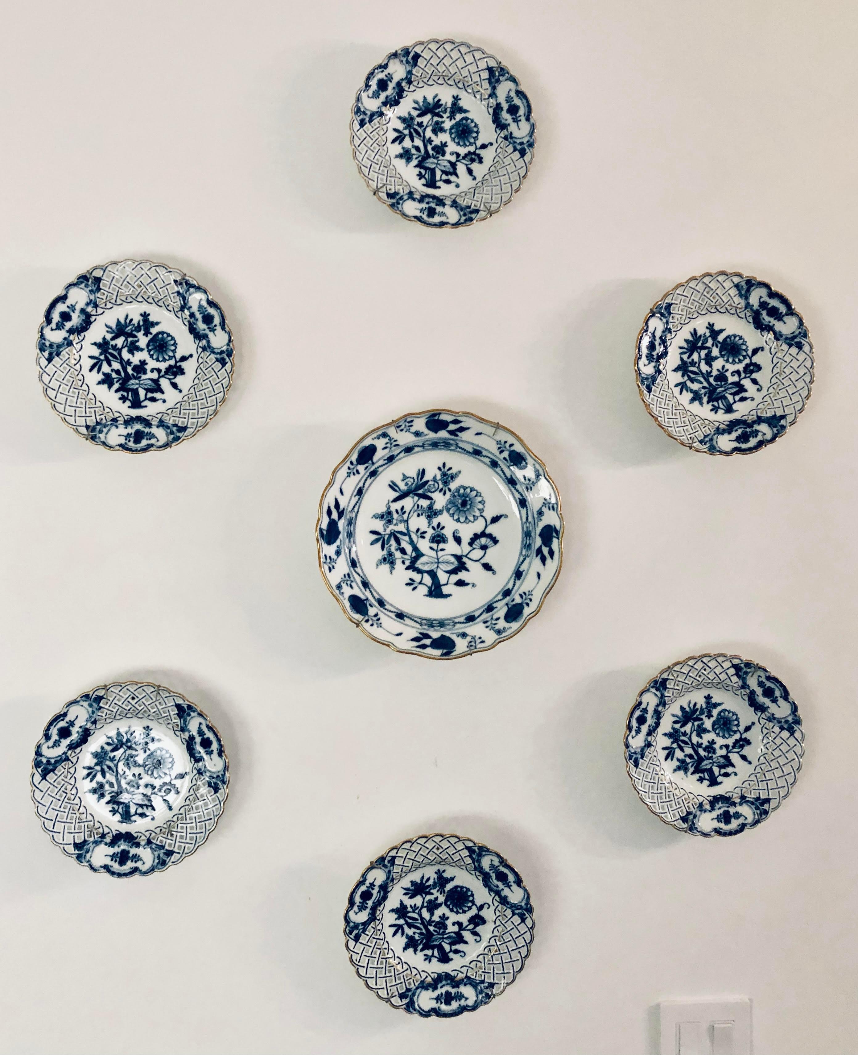 Exportation chinoise Neuf assiettes de présentation ou assiettes murales Meissen à oignon bleu en vente