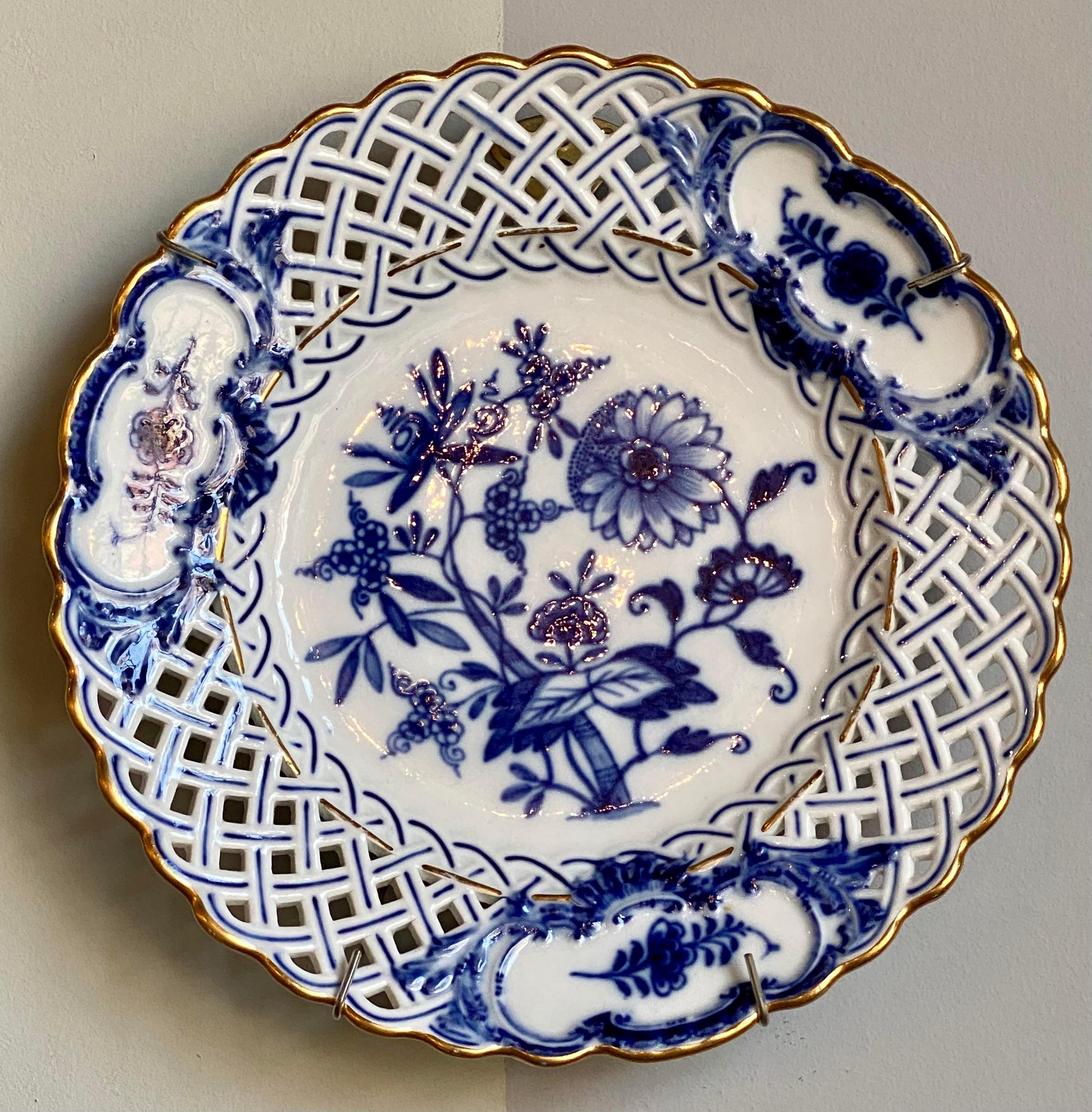 Nine Blue Onion Meissen Show or Wall Plates In Good Condition For Sale In Stamford, CT