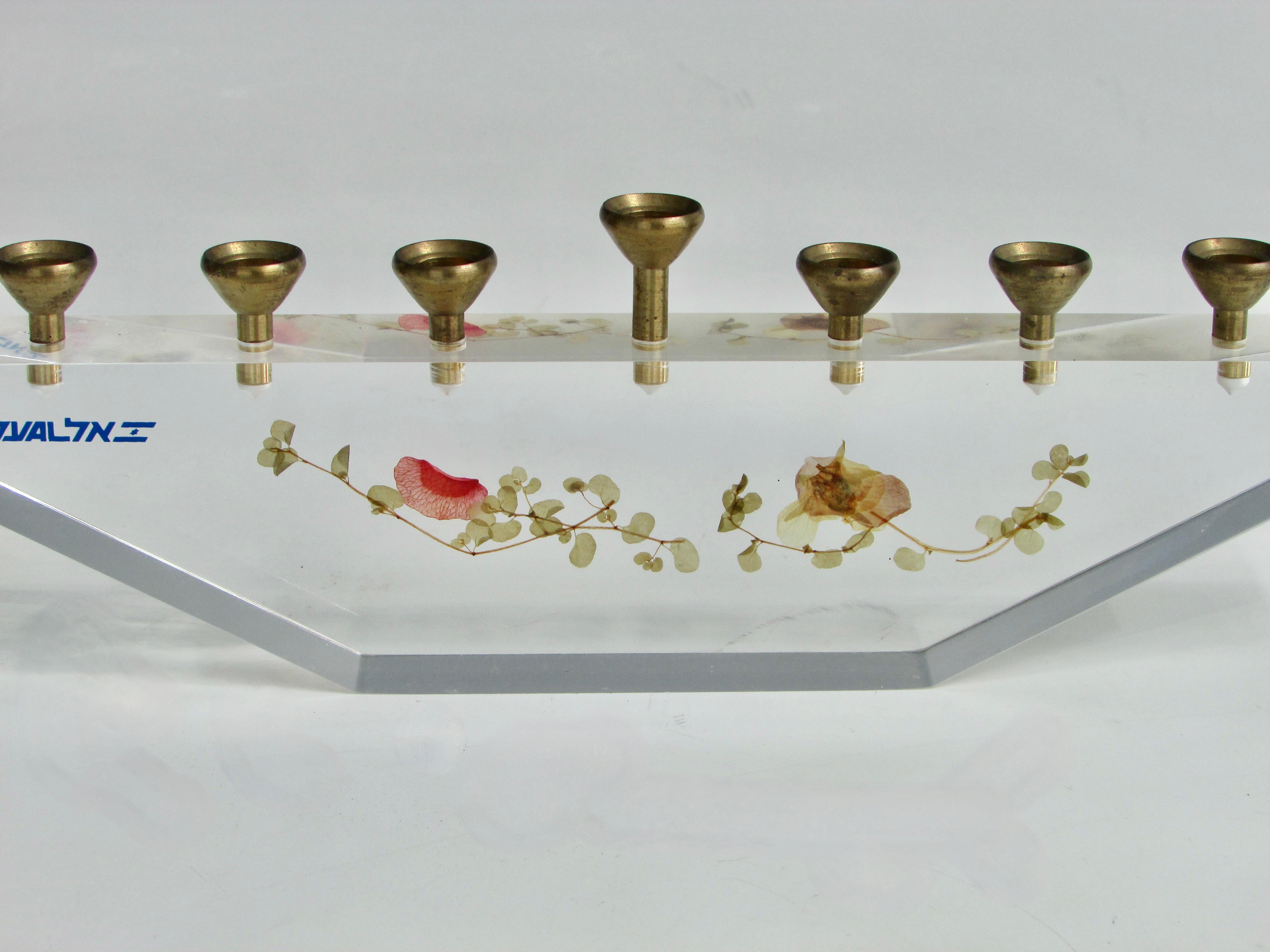 Nine Candle Modernist Menorah Set in Lucite Stand with Dried Floral Decoration In Good Condition In Ferndale, MI