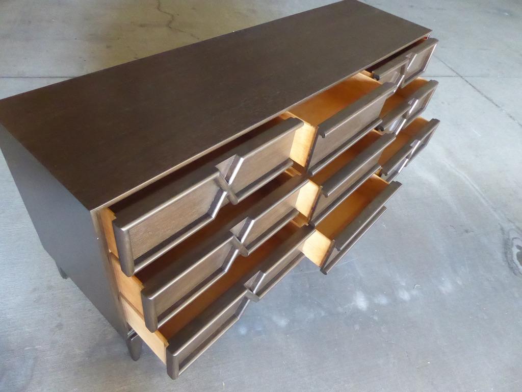 Nine Drawer Chest by American of Martinsville, circa 1950s For Sale 3