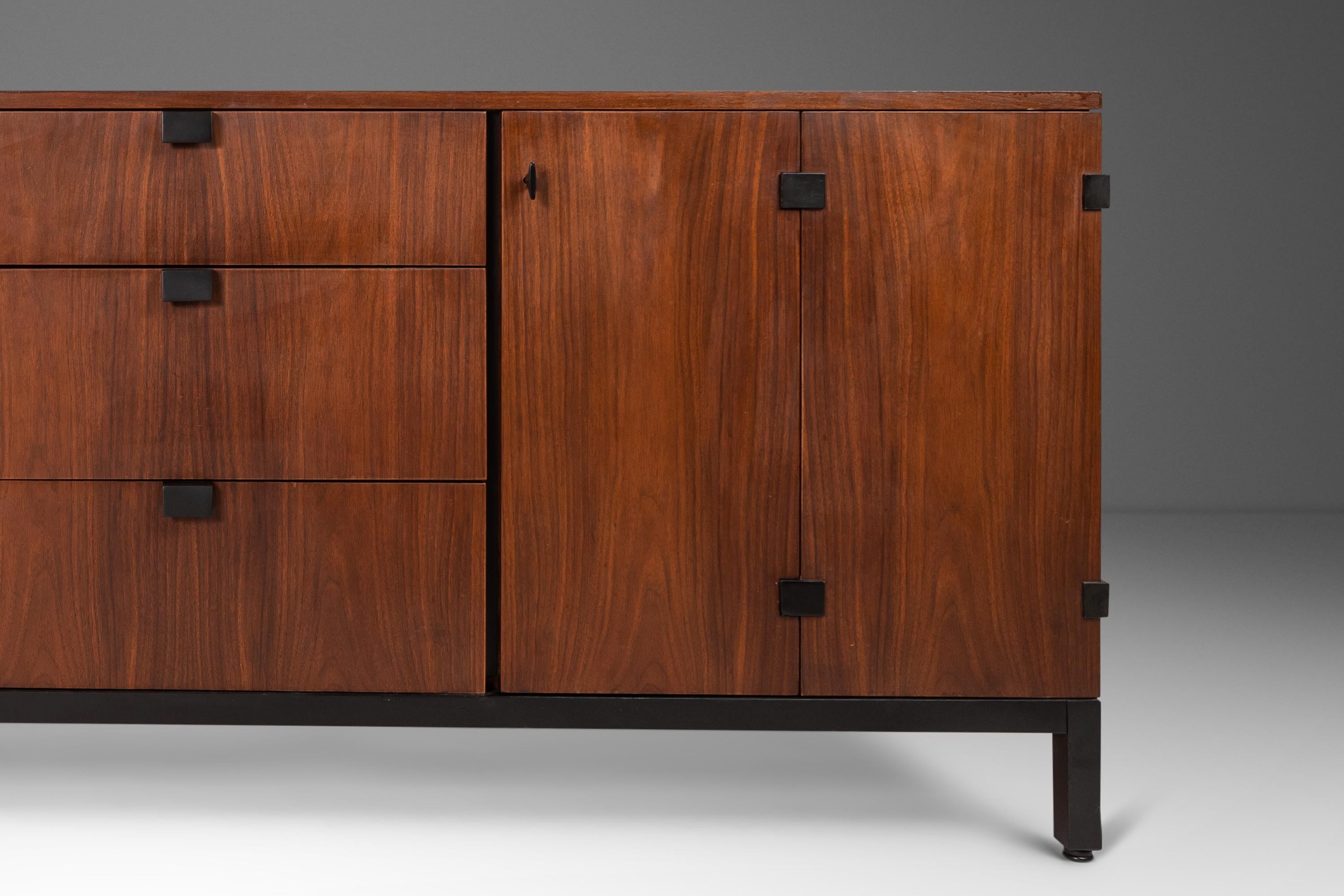 Nine-Drawer Dresser in Walnut by Milo Baughman for Dircetional, USA, c. 1960s 5