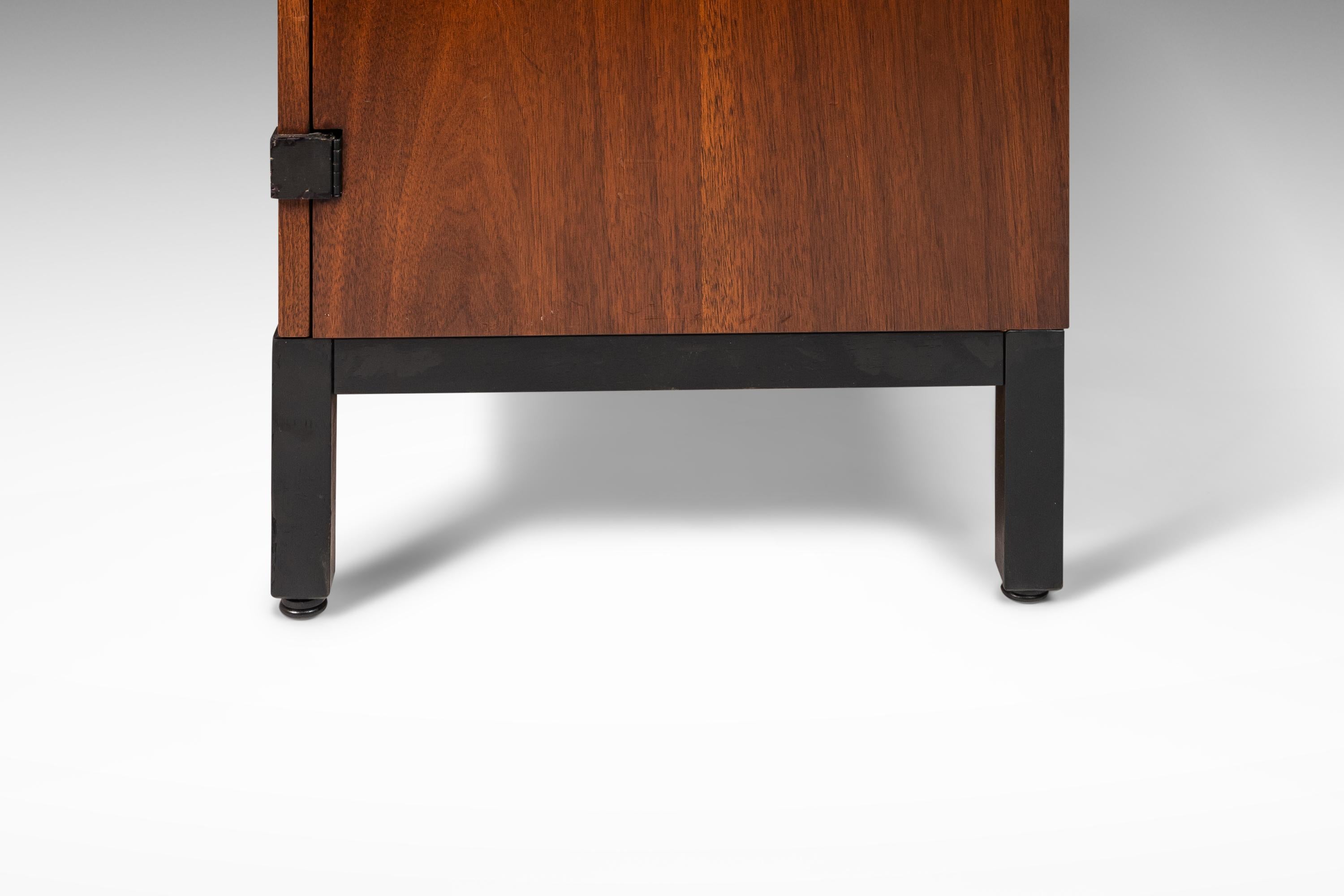 Mid-20th Century Nine-Drawer Dresser in Walnut by Milo Baughman for Dircetional, USA, c. 1960s