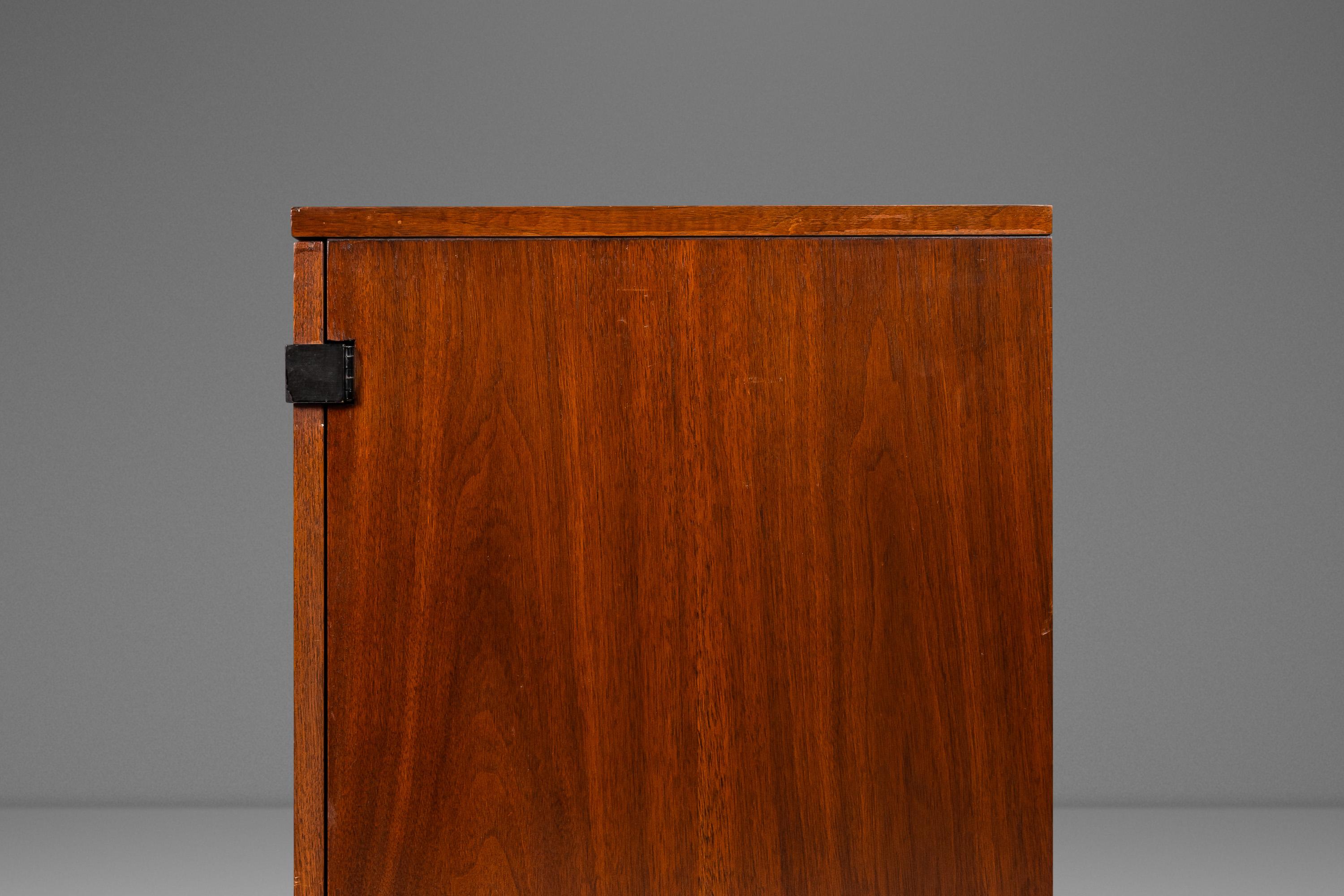 Wood Nine-Drawer Dresser in Walnut by Milo Baughman for Dircetional, USA, c. 1960s
