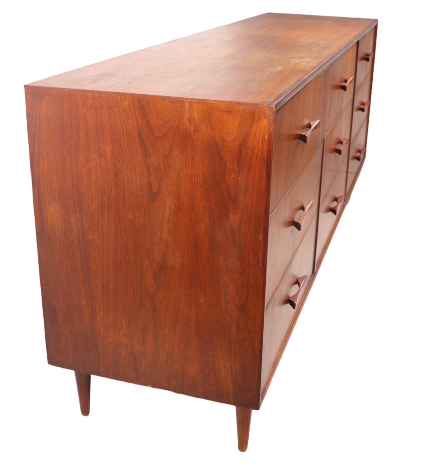 Nine Drawer Mid Century Dresser by Foster - McDavid circa 1950/1960's 3