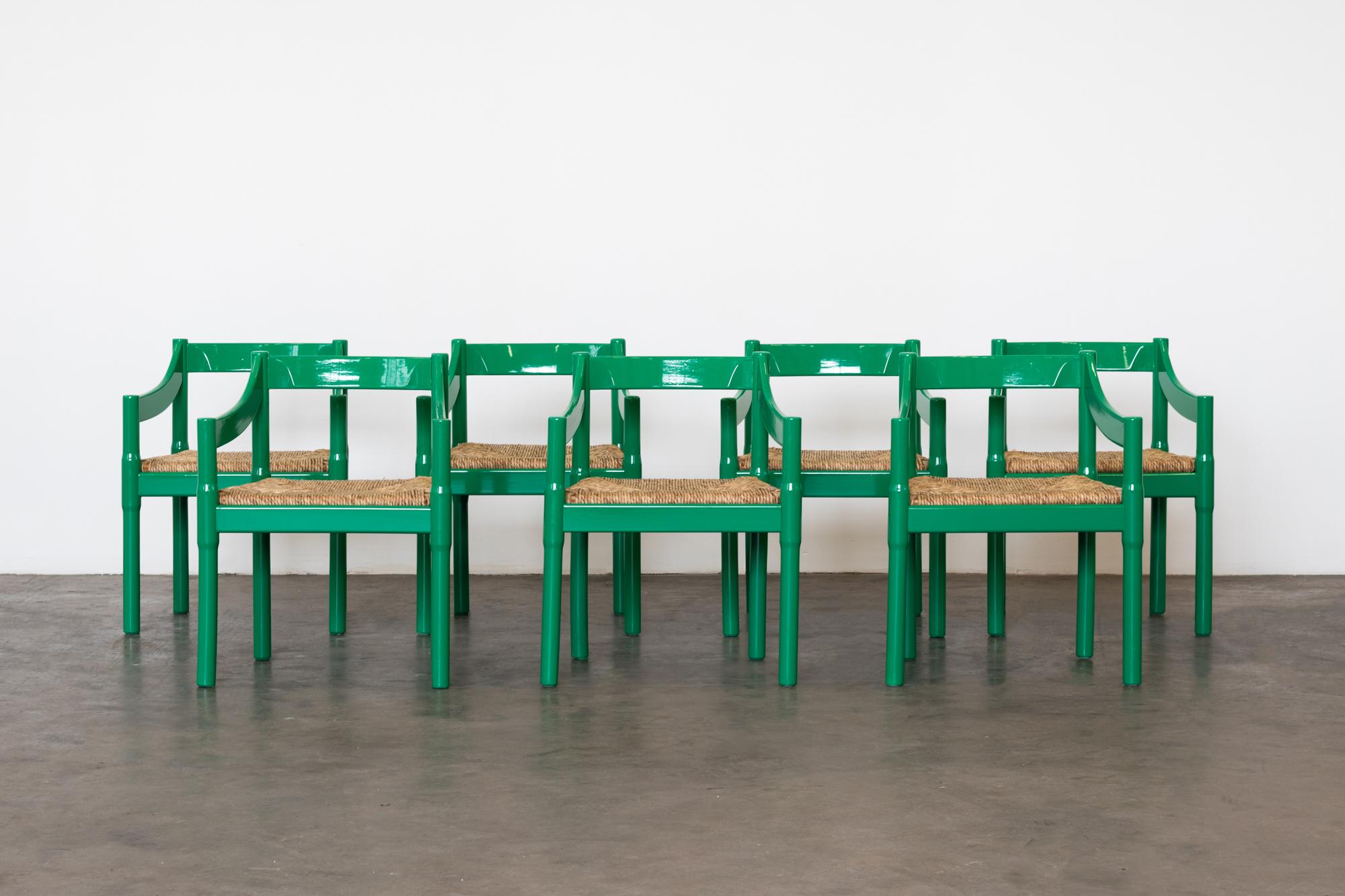 Vico Magistretti
Nine carimate chairs (7 with armrest, 2 without)
Woven straw seat, green laquered wood, restored - perfect condition
Manufactured by Cassina, Meda, 1960s
Measures : Chairs: 50x74x45 cm
Armchairs: 58x75x48 cm
Literature: G.