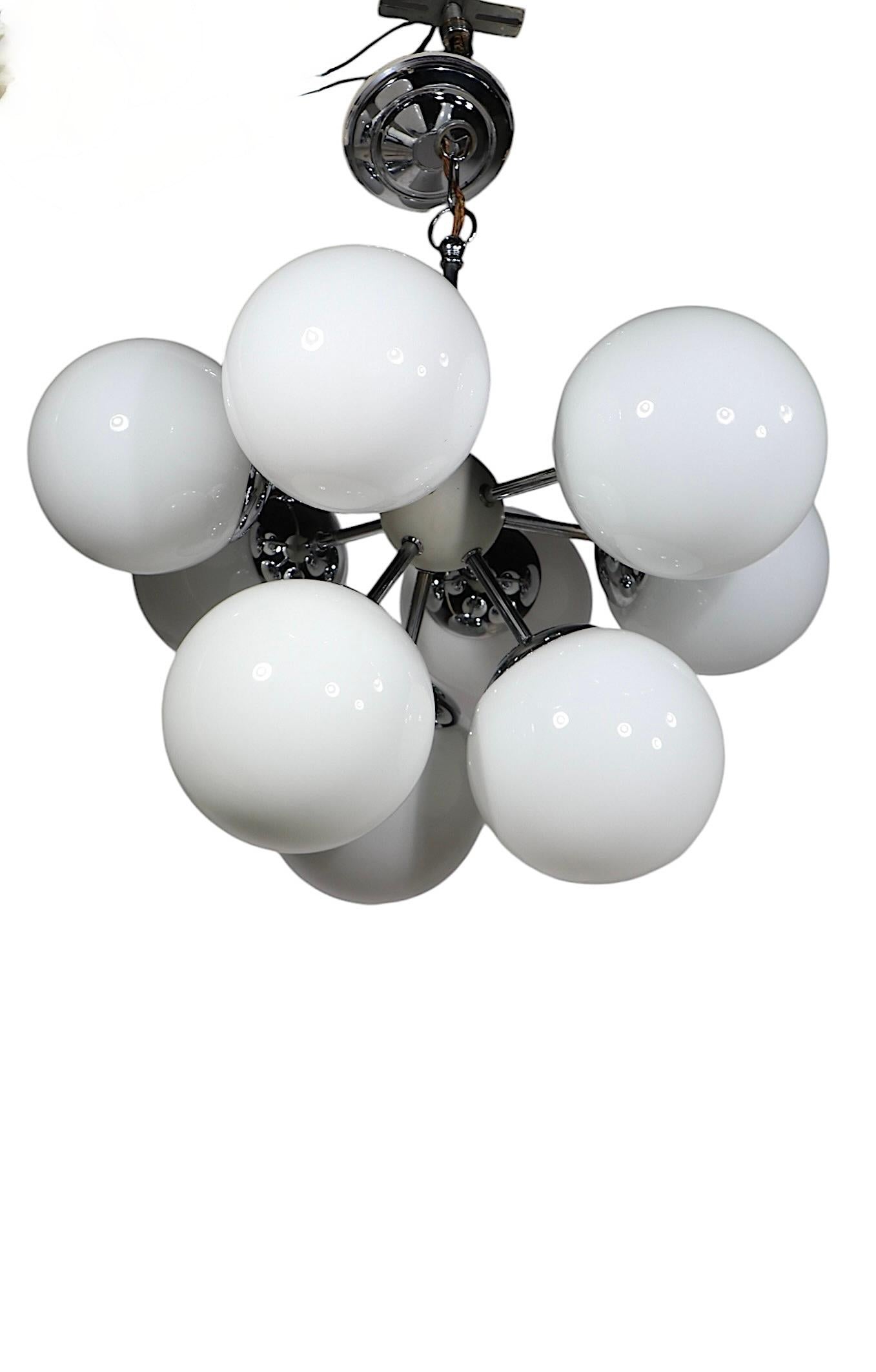 Lustre Sputnik à neuf lumières en chrome de Lightolier, c. 1970 en vente 4