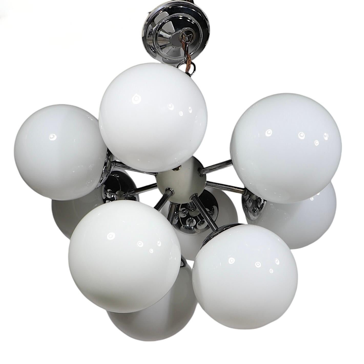 Lustre Sputnik à neuf lumières en chrome de Lightolier, c. 1970 en vente 5