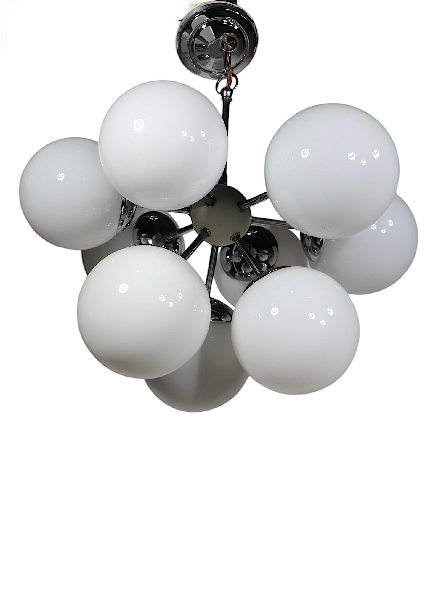 Américain Lustre Sputnik à neuf lumières en chrome de Lightolier, c. 1970 en vente
