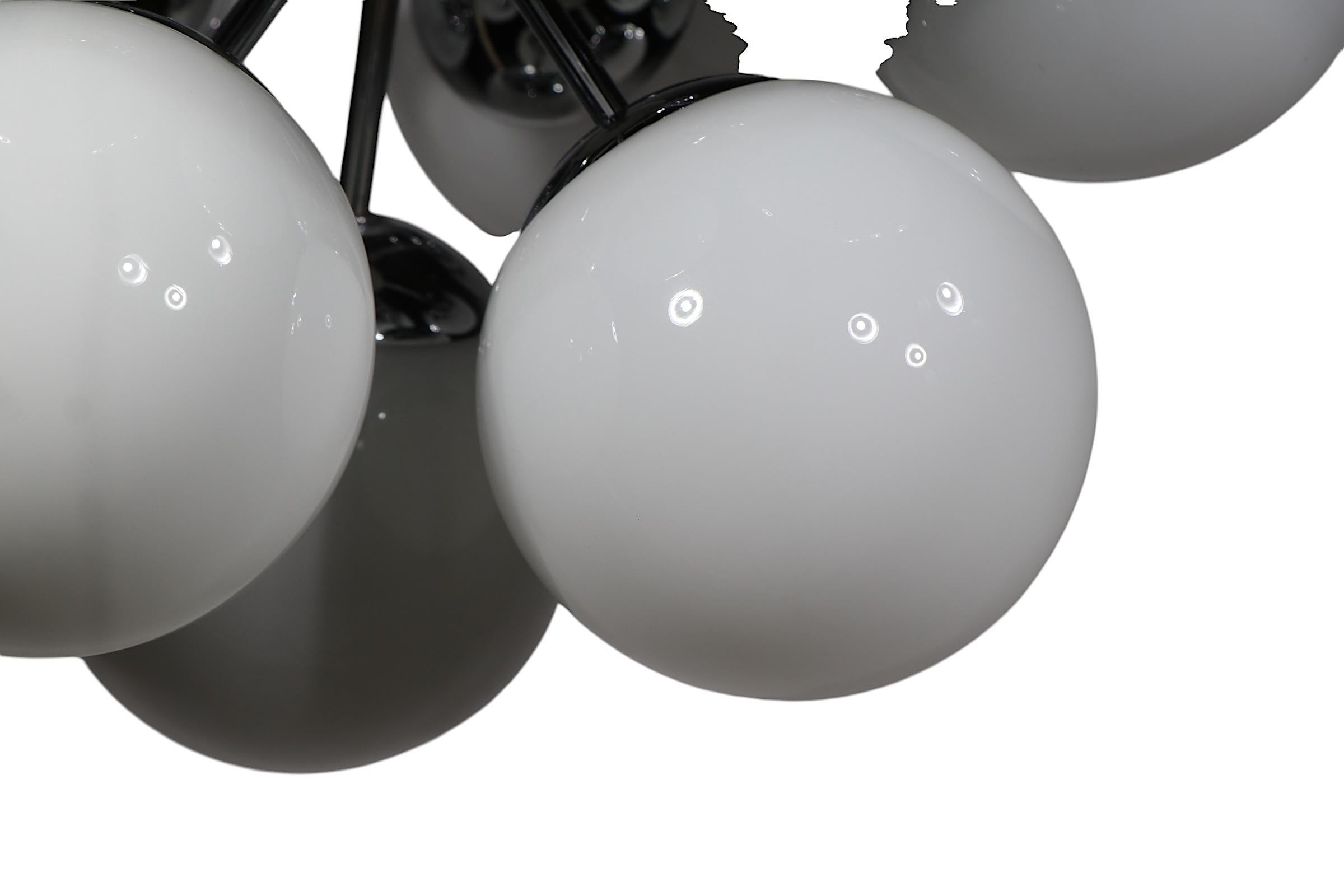 Lustre Sputnik à neuf lumières en chrome de Lightolier, c. 1970 Bon état - En vente à New York, NY