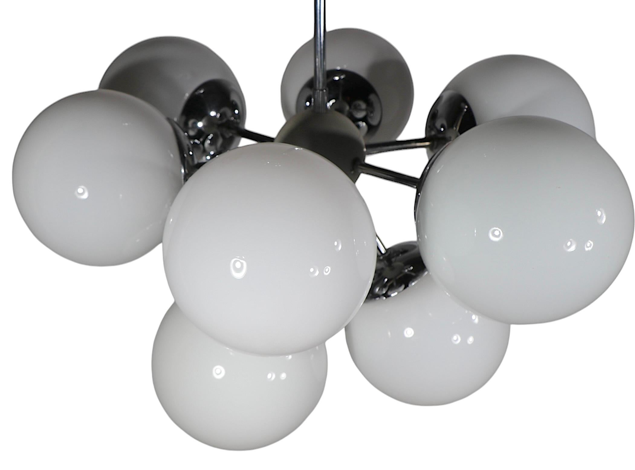 20ième siècle Lustre Sputnik à neuf lumières en chrome de Lightolier, c. 1970 en vente
