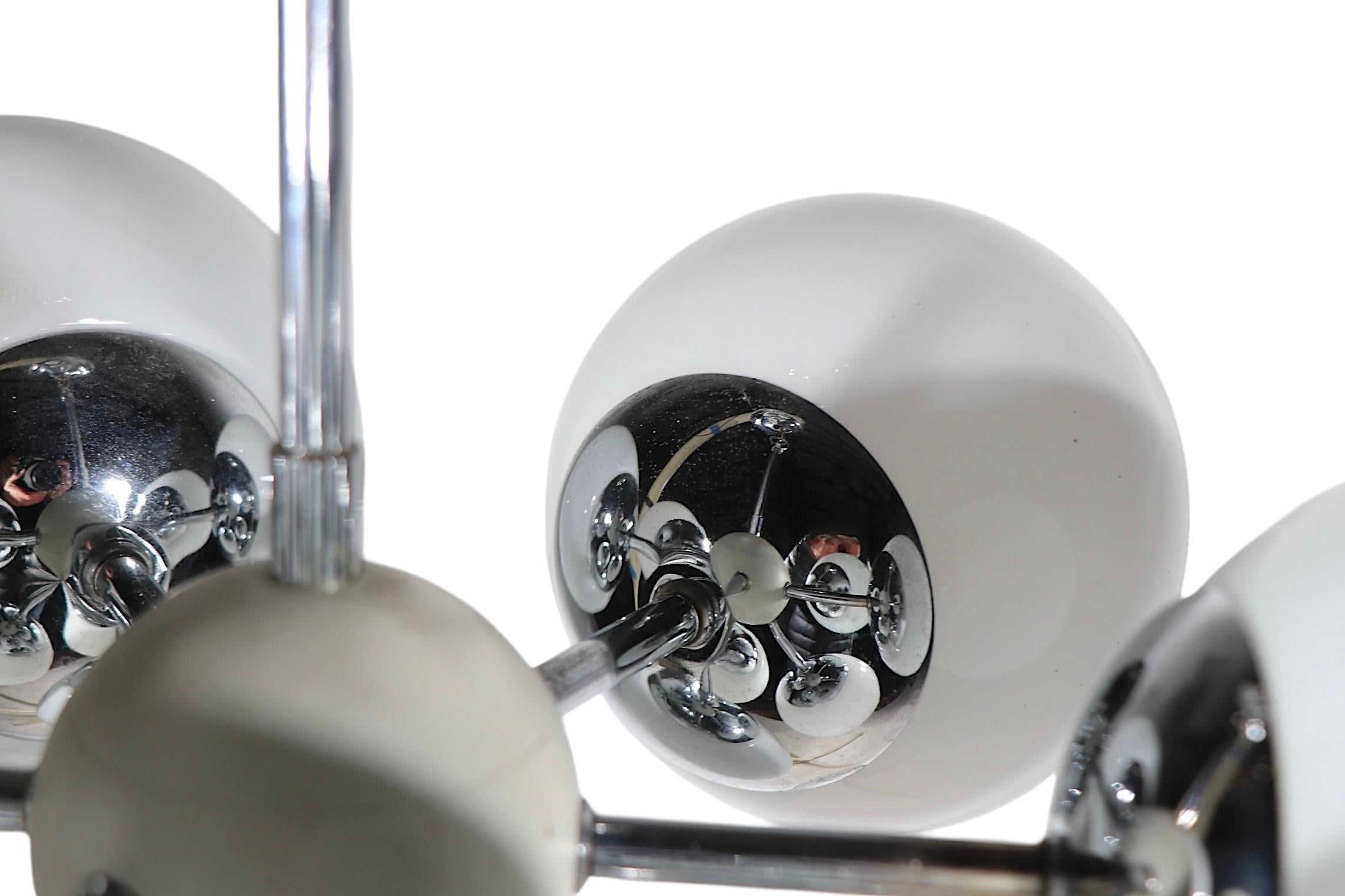 Chrome Lustre Sputnik à neuf lumières en chrome de Lightolier, c. 1970 en vente