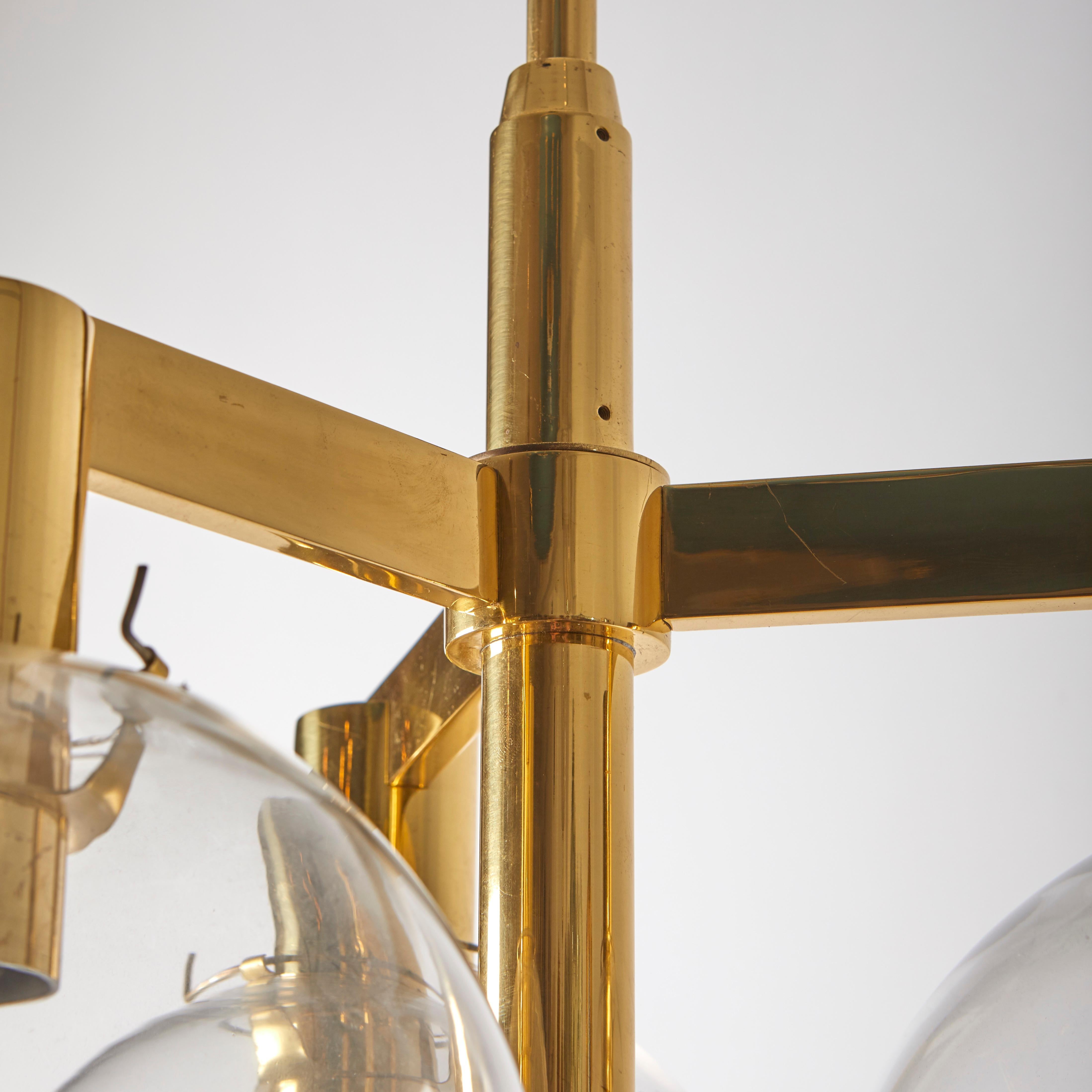 Ottone Raro set di tre lampade svedesi moderne a nove luci in vendita