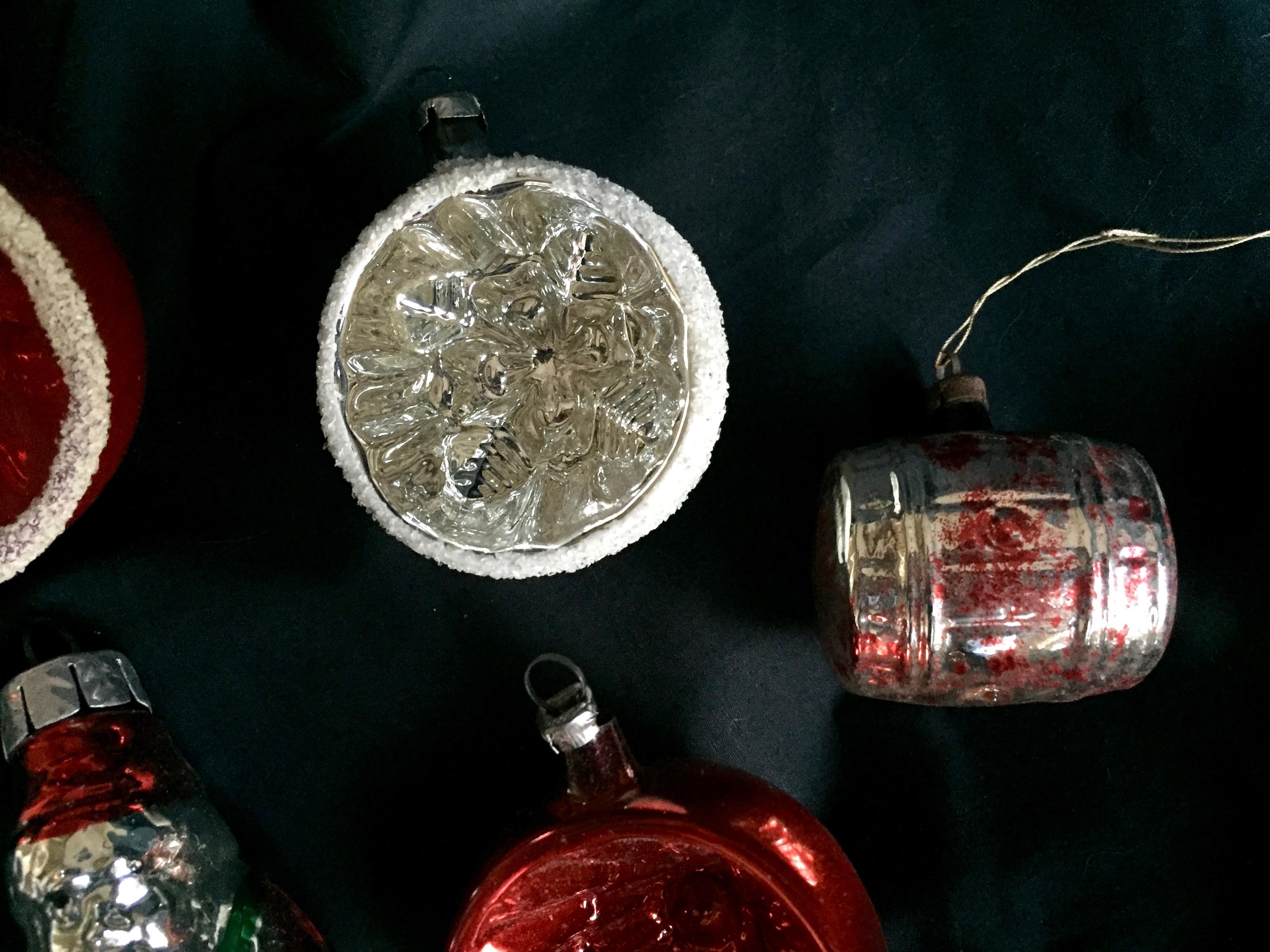 Nine Midcentury Mercury Glass Christmas Tree Ornaments (Deutsch) im Angebot