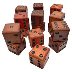 Nove coppie di dadi da casinò vintage oversize in legno intagliato ed ebanizzato, venduti in coppia