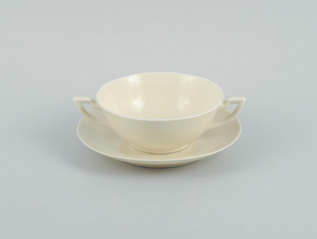Neun cremefarbene Royal Copenhagen-Bouillon-Tasse mit Untertassen (Dänisch) im Angebot