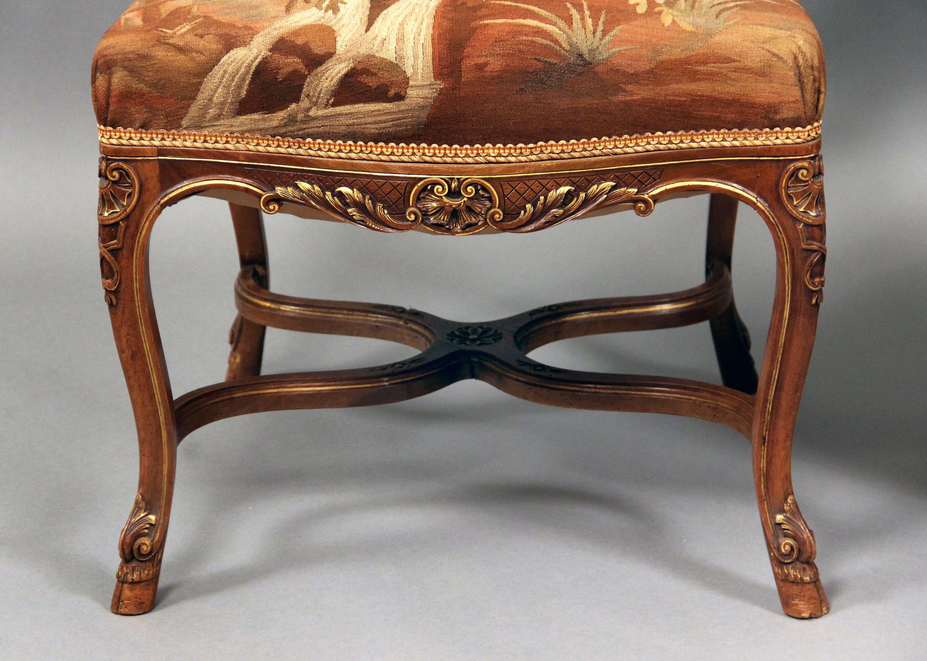 Ensemble de 9 pièces de salon en tapisserie d'Aubusson du XIXe siècle, entièrement doré et sculpté en vente 3