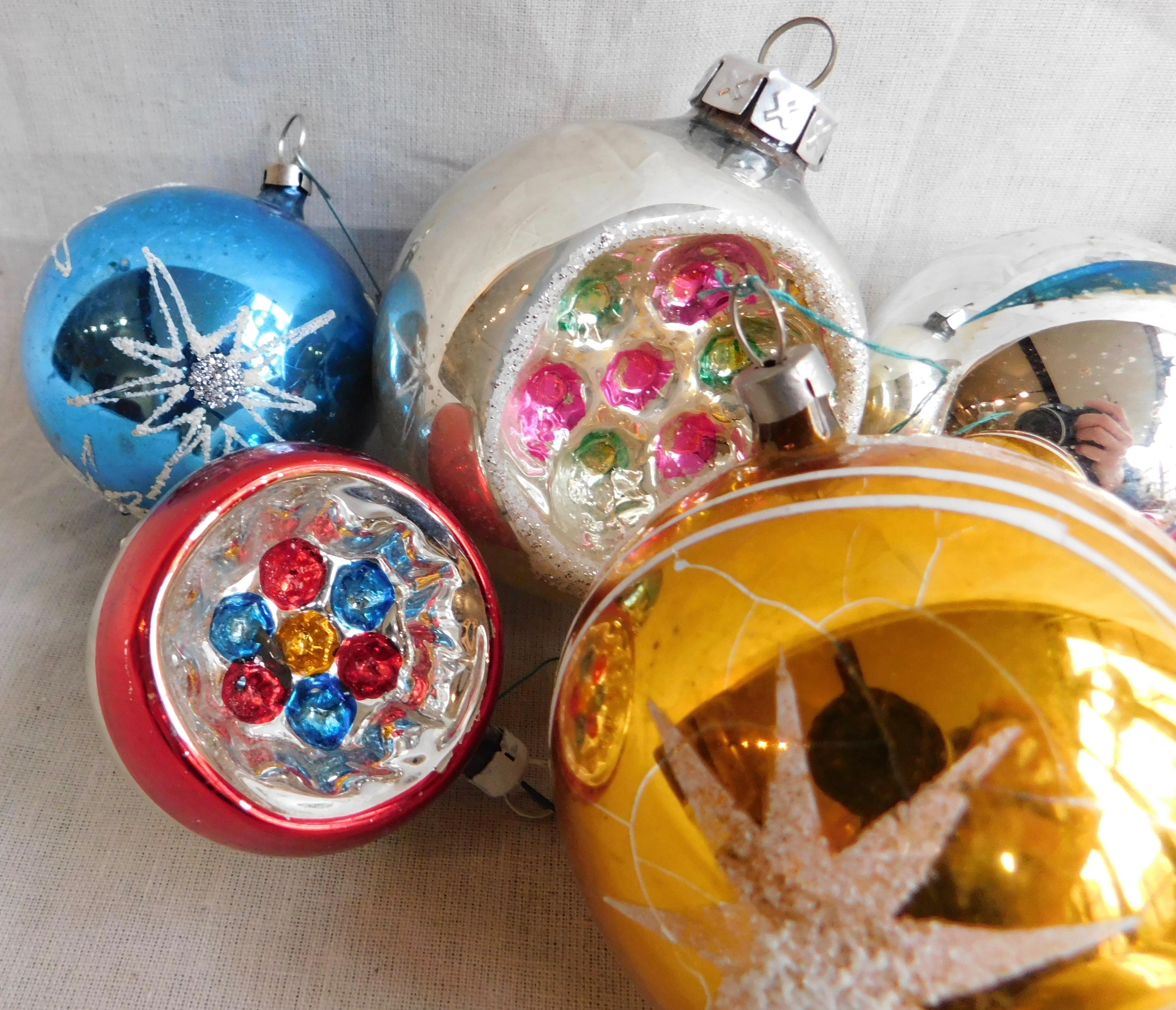 Nine Vintage German Mercury Glass Christmas Tree Ornaments In Fair Condition For Sale In Antwerp, BE
