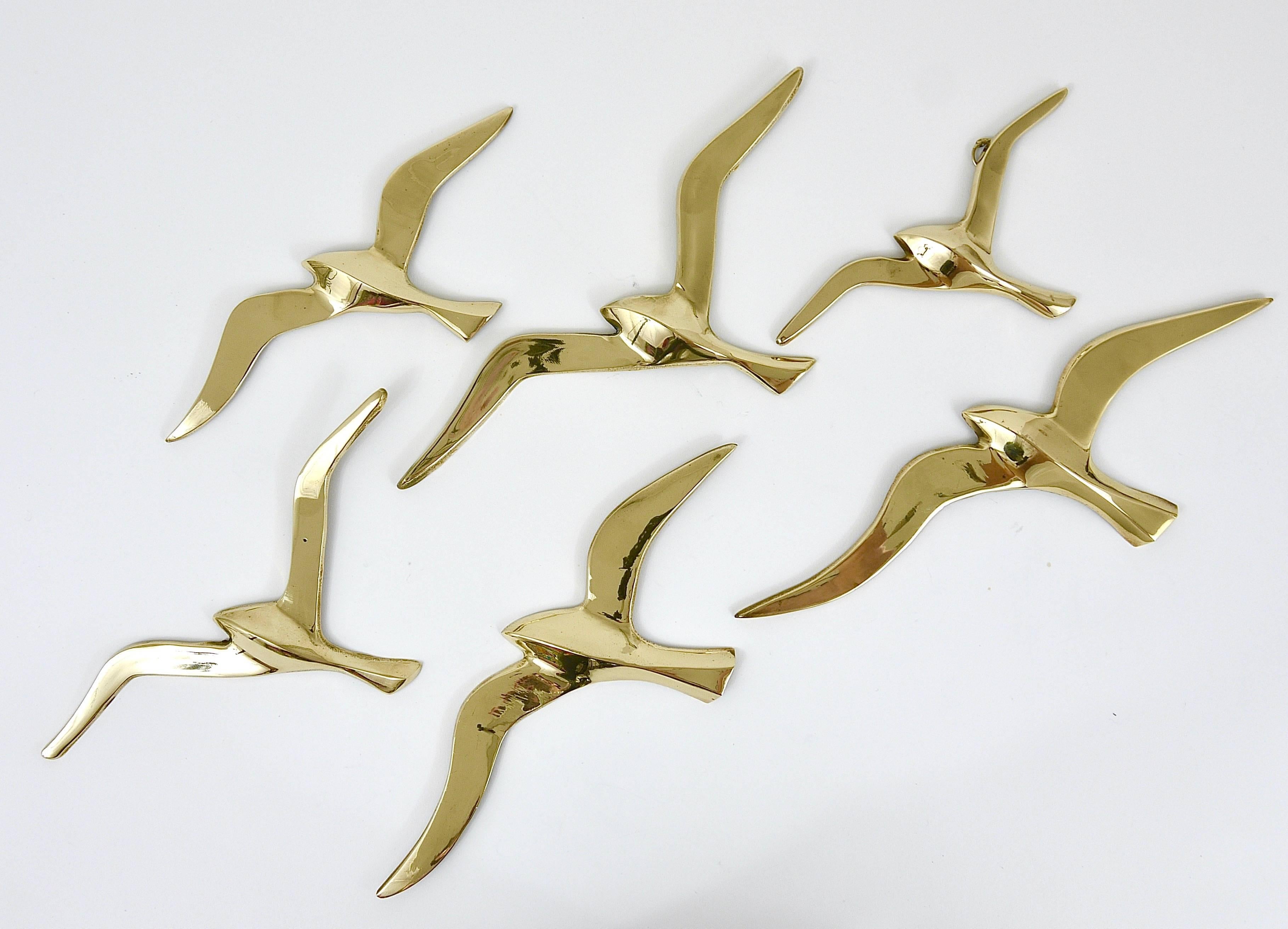 Nine Wall-Mounted Midcentury Seagull Bird Brass Sculptures, Austria, 1950s In Excellent Condition In Vienna, AT