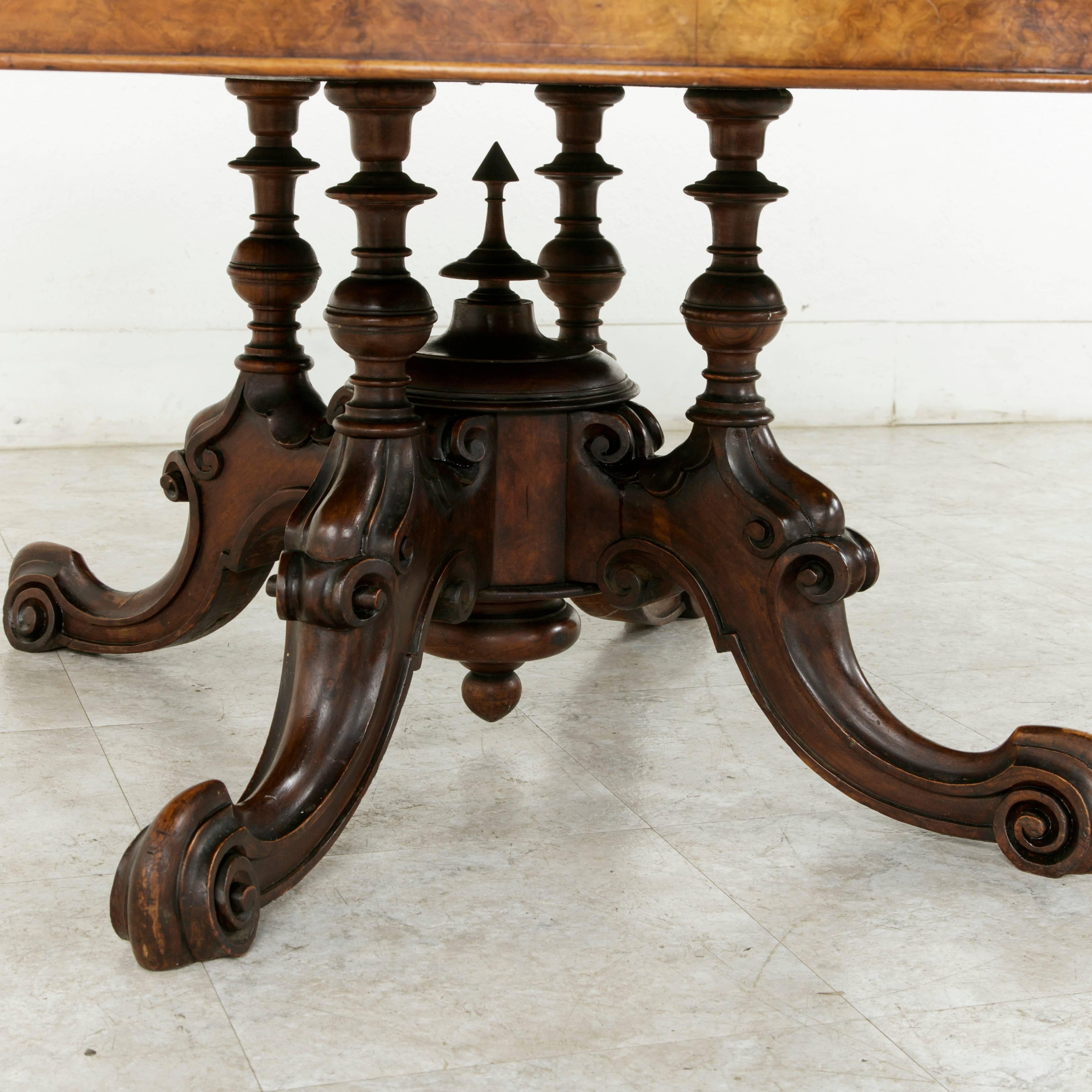 19th Century Burl Walnut and Marquetry English Loo Table or Coffee Table In Good Condition In Fayetteville, AR
