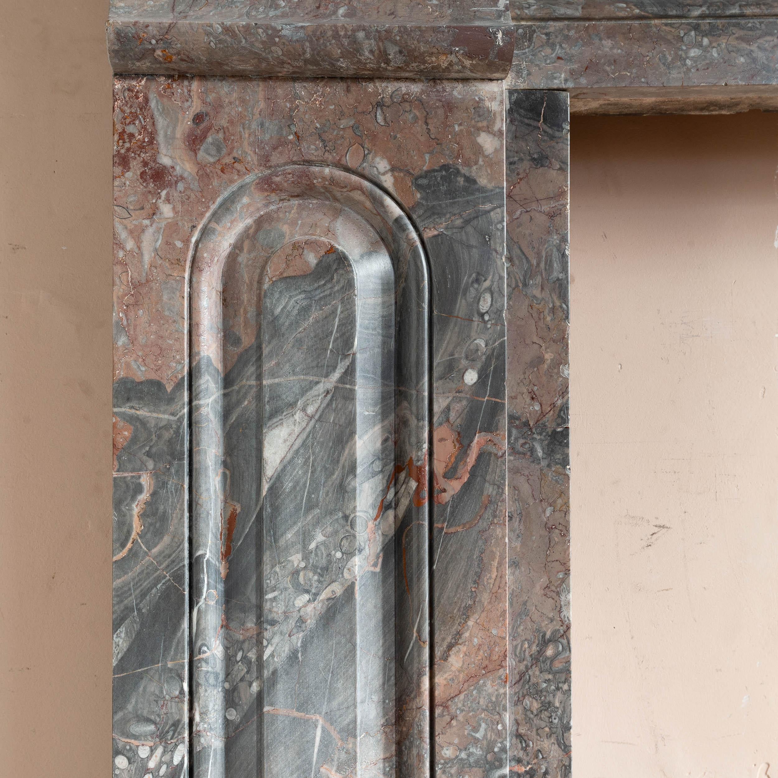 Chimenea de piedra caliza devónica del siglo XIX en venta 4