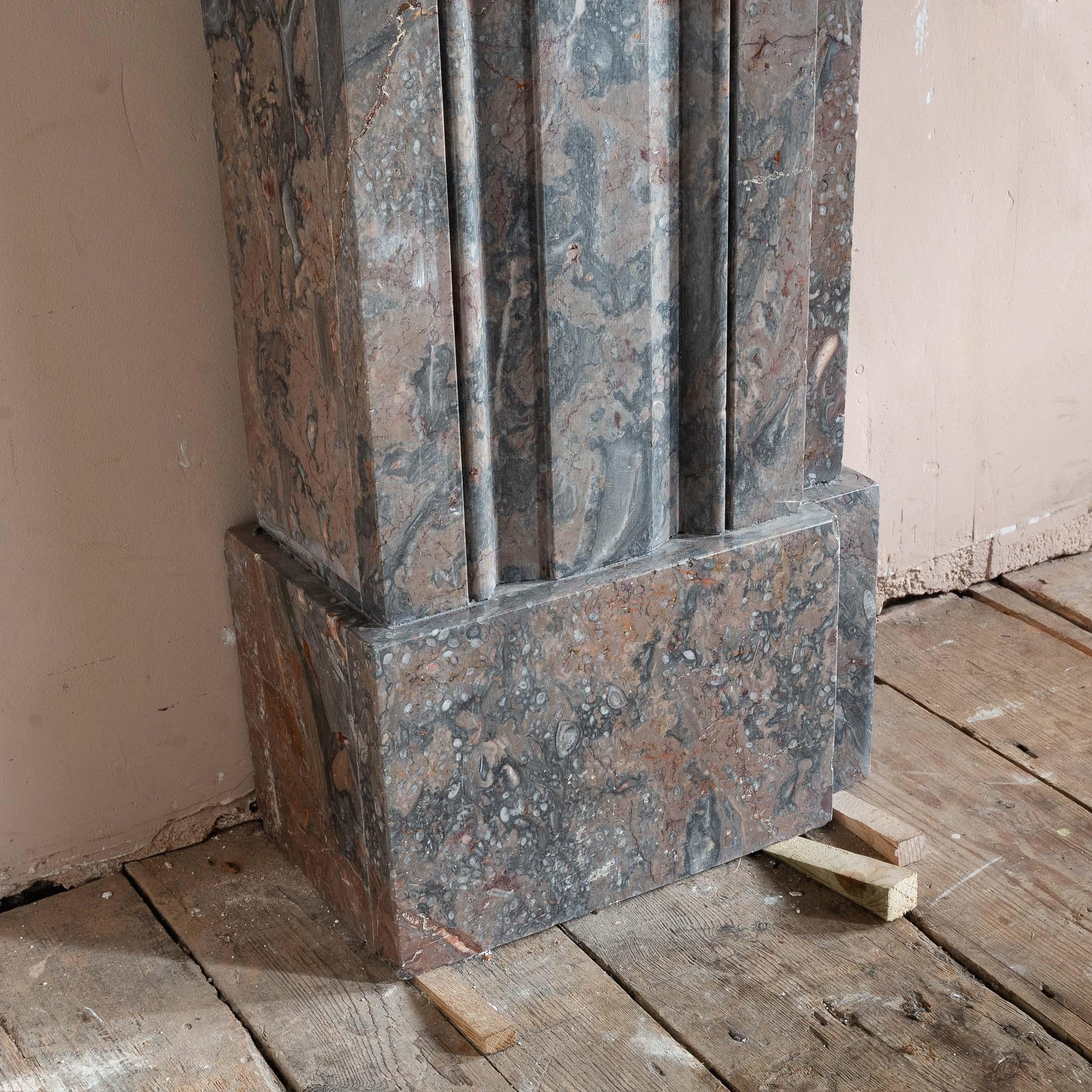 Chimenea de piedra caliza devónica del siglo XIX en venta 10