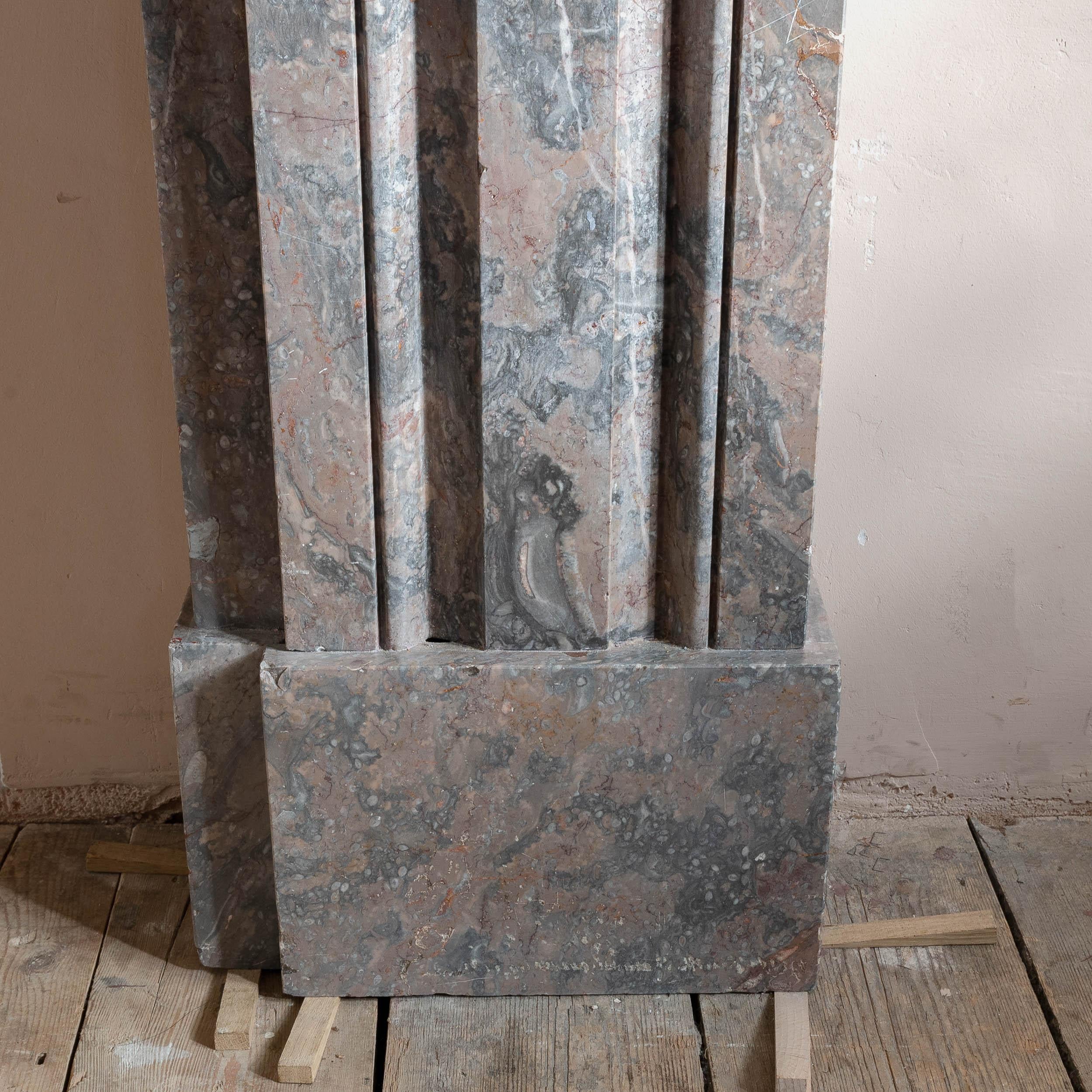 Chimenea de piedra caliza devónica del siglo XIX en venta 11