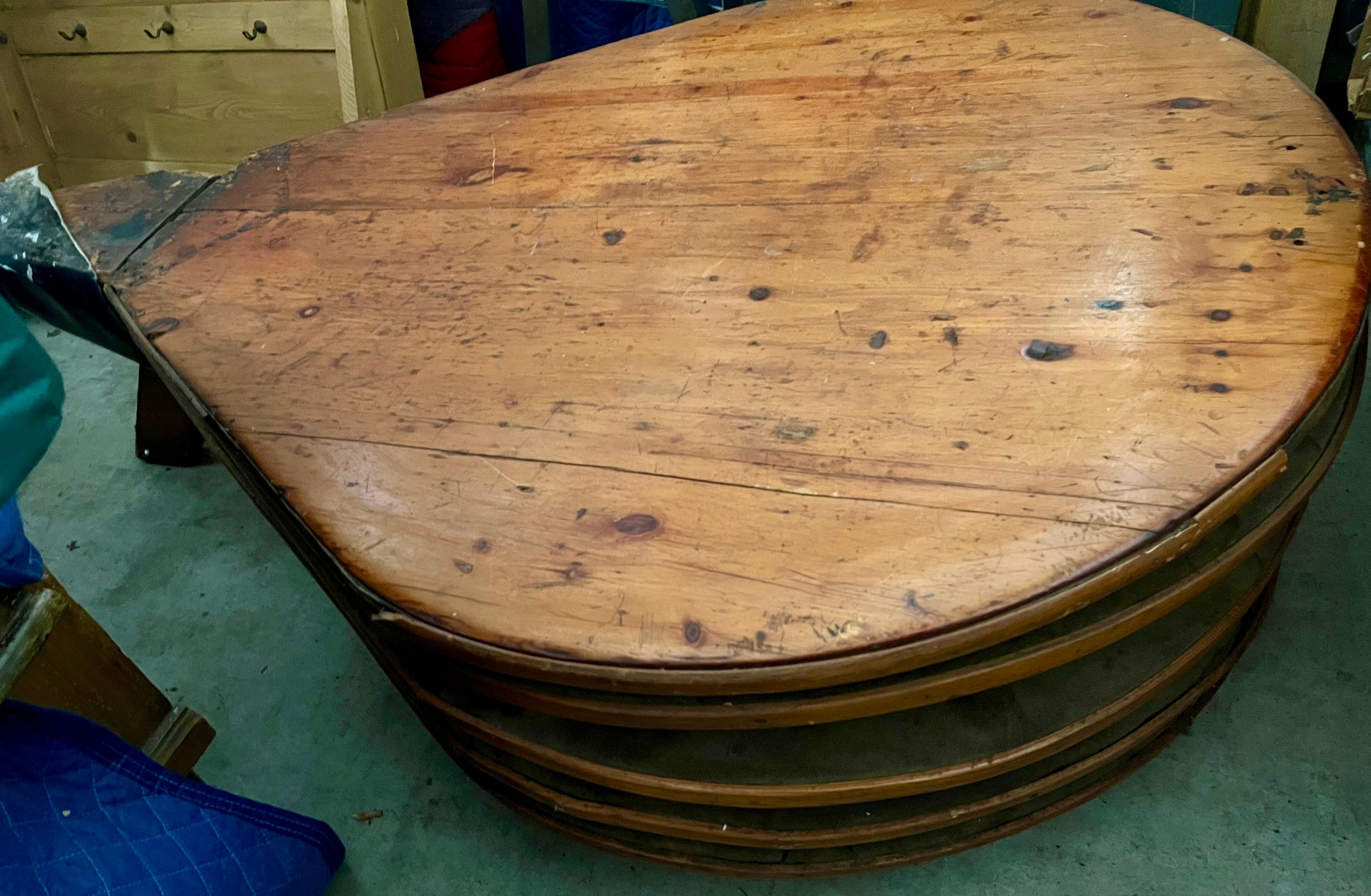 Table basse à soufflets de forgeron français du XIXe siècle sur Stand en vente 1