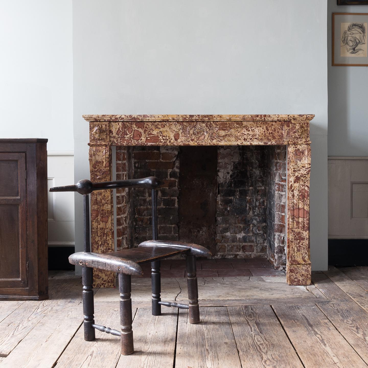 Chimenea Breche francesa del siglo XIX en venta 13