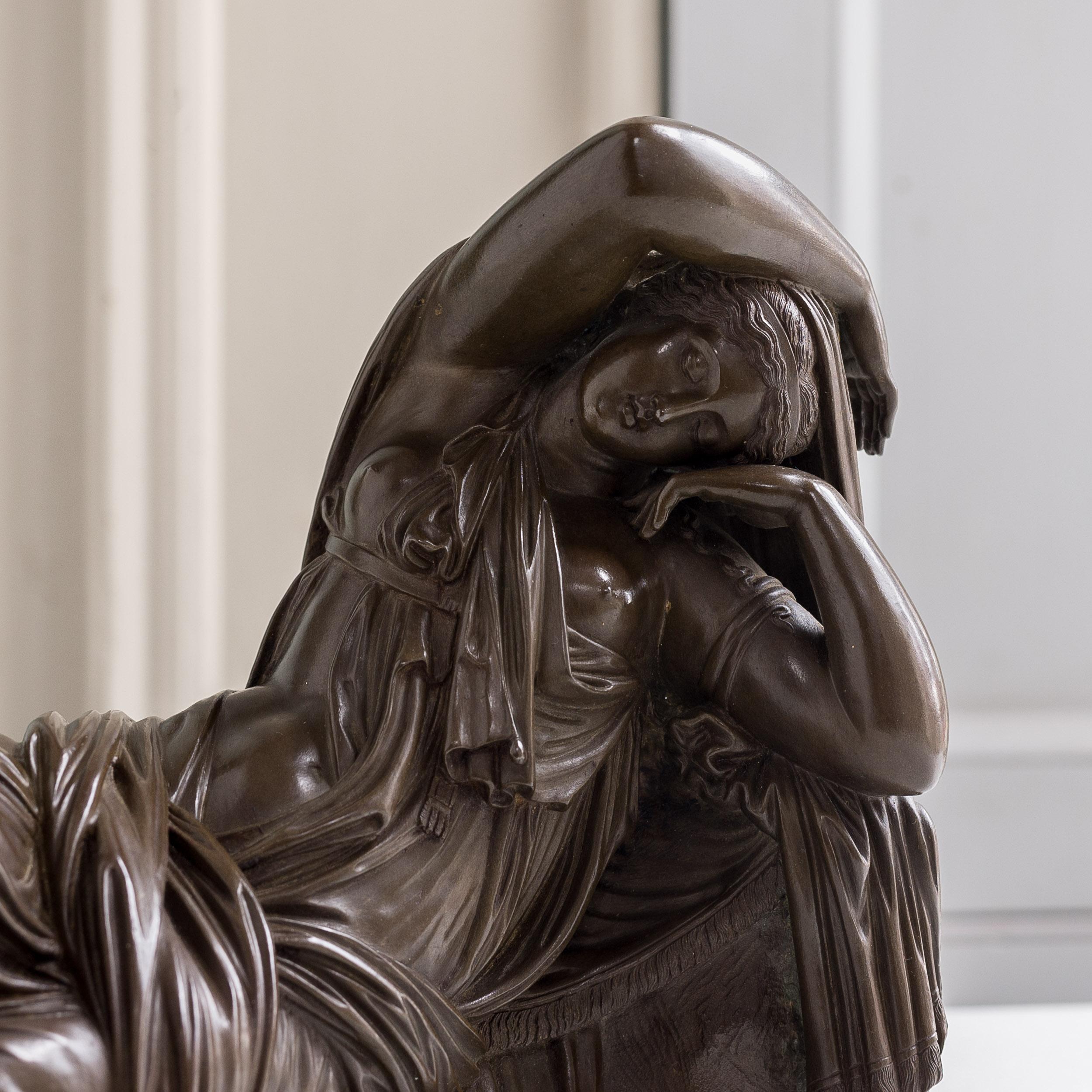 Bronze français du XIXe siècle représentant l'Ariane endormie en vente 6