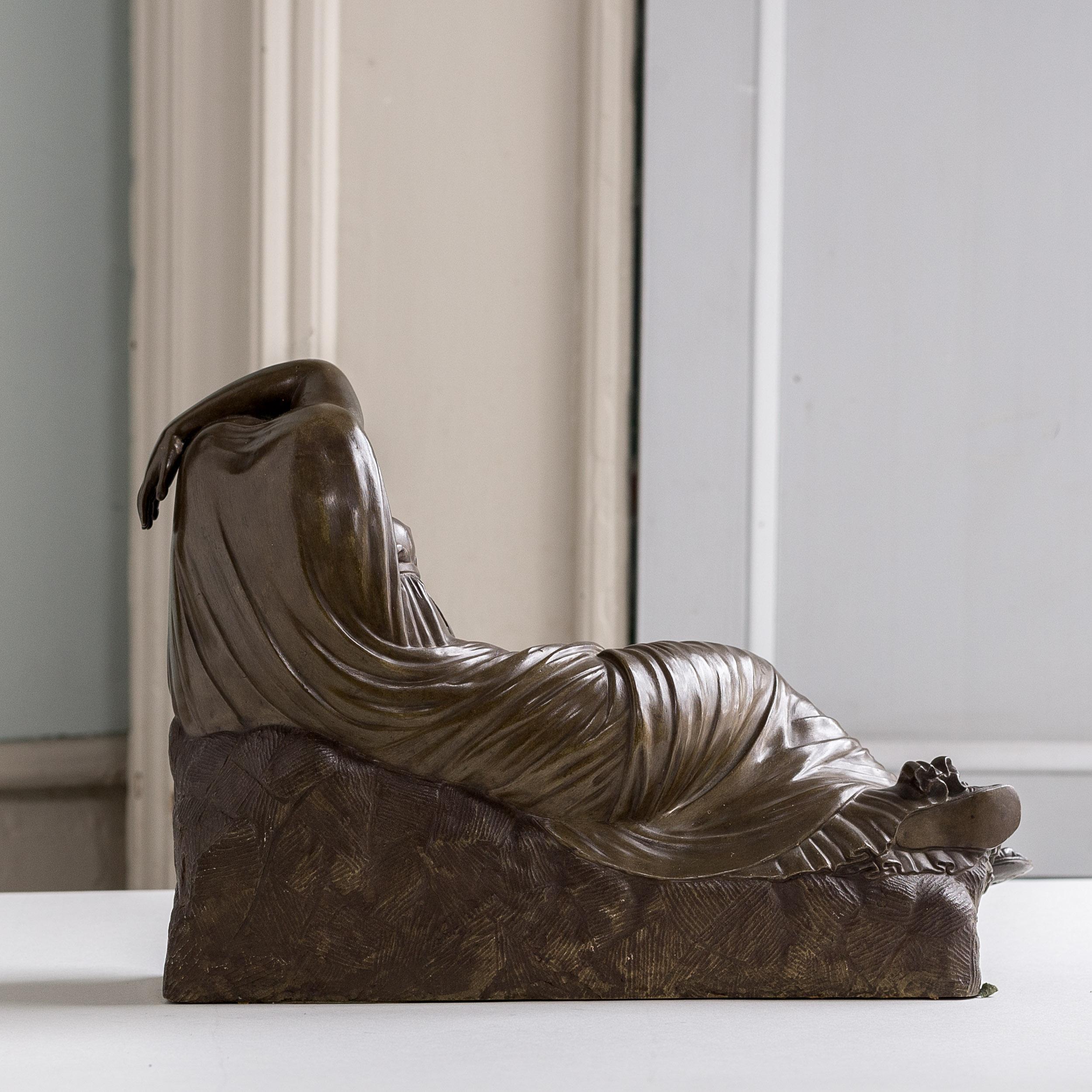 Français Bronze français du XIXe siècle représentant l'Ariane endormie en vente
