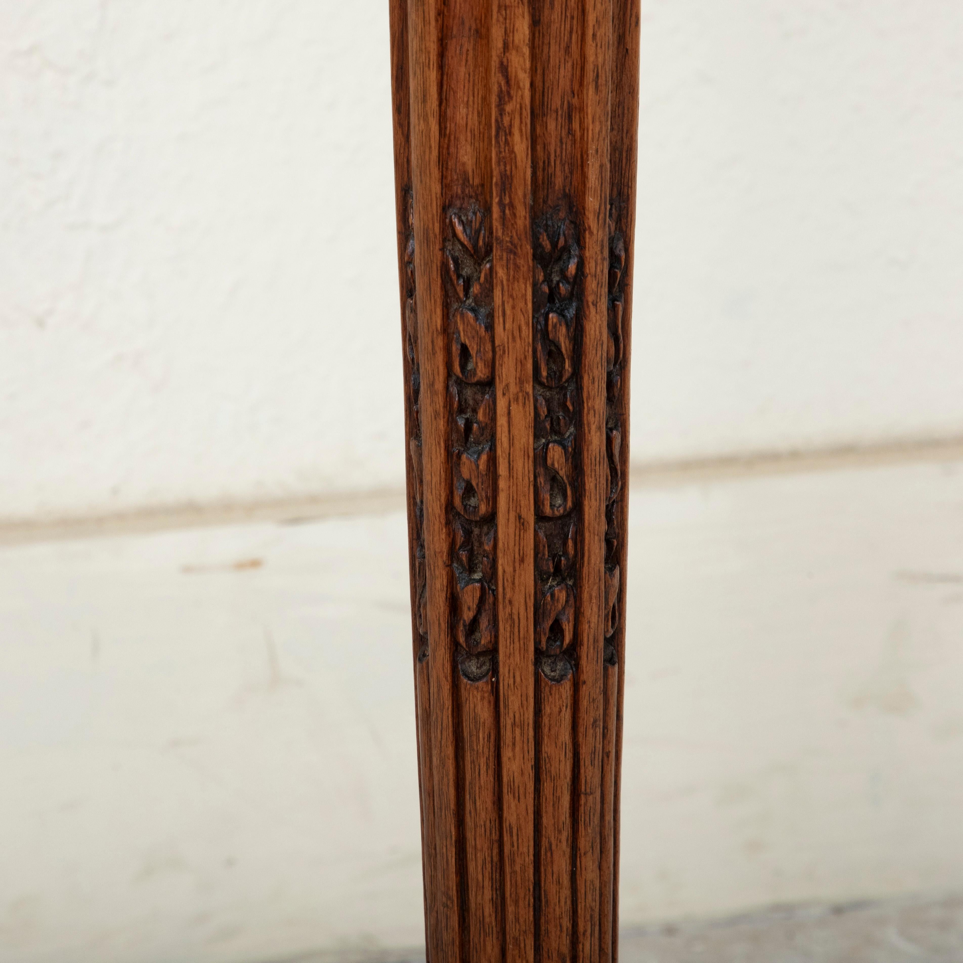 Tavolo consolle demi-lune in legno di noce in stile Luigi XVI del XIX secolo, marmo in vendita 4