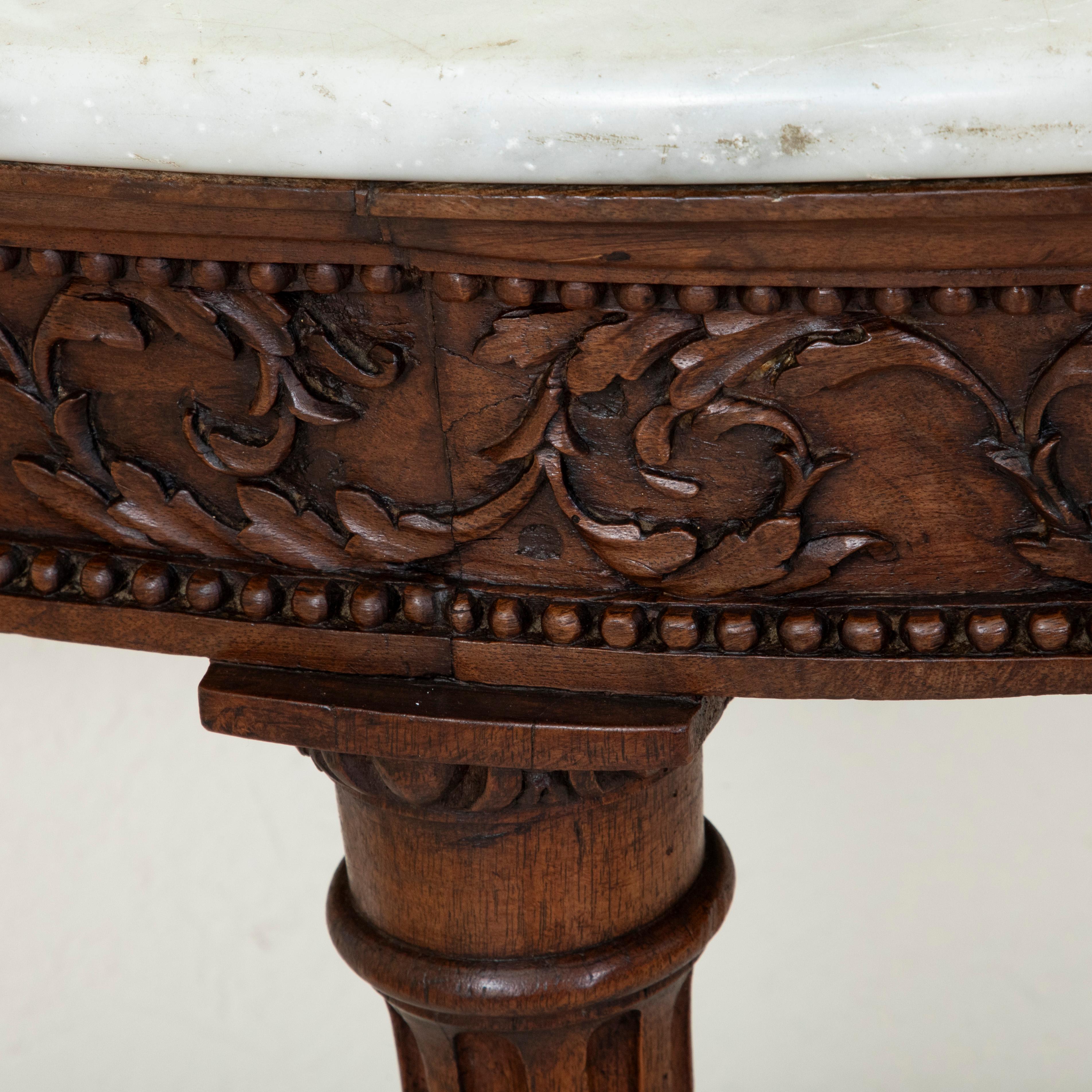 Tavolo consolle demi-lune in legno di noce in stile Luigi XVI del XIX secolo, marmo in vendita 3