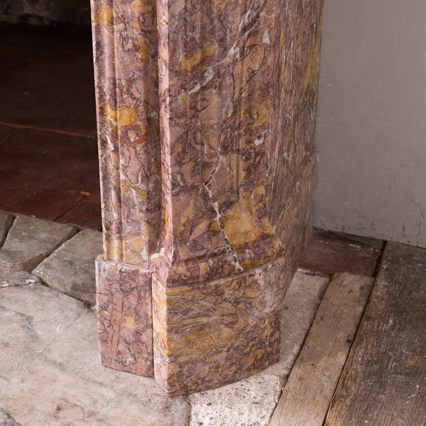 Camino francese Pompadour del XIX secolo in marmo Brocatello in vendita 5