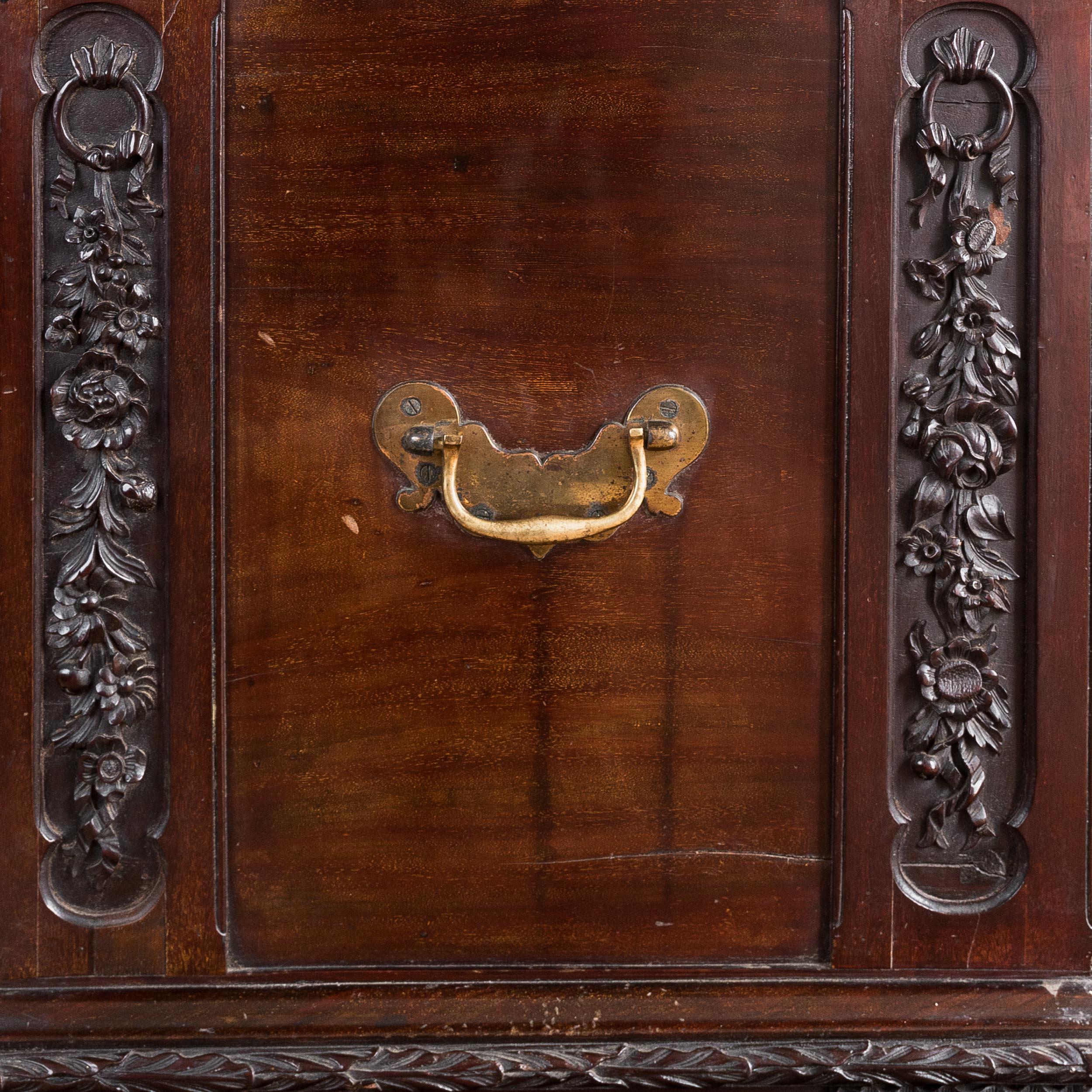 Cassapanca Chippendale in mogano irlandese del XIX secolo in vendita 4