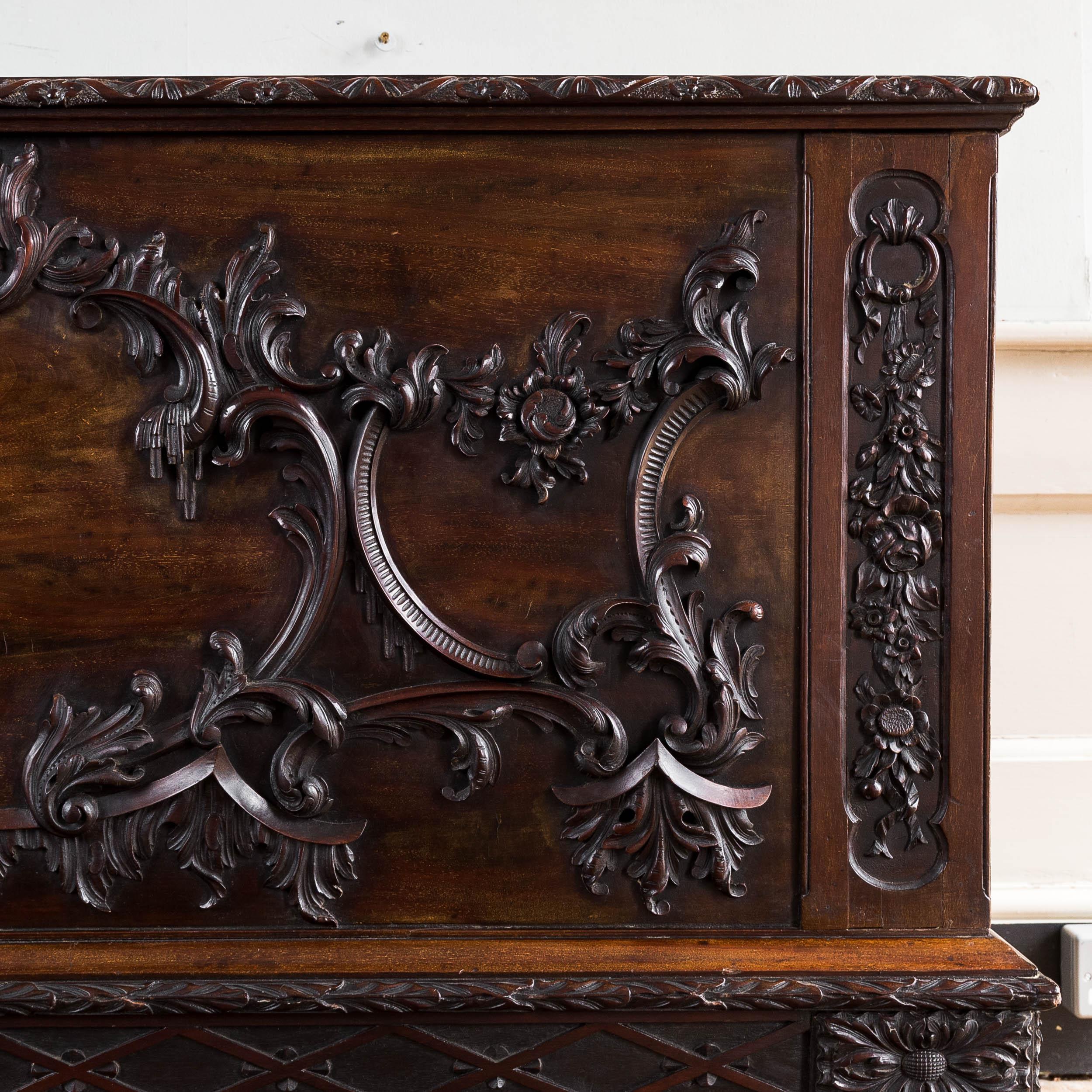 Cassapanca Chippendale in mogano irlandese del XIX secolo in vendita 7