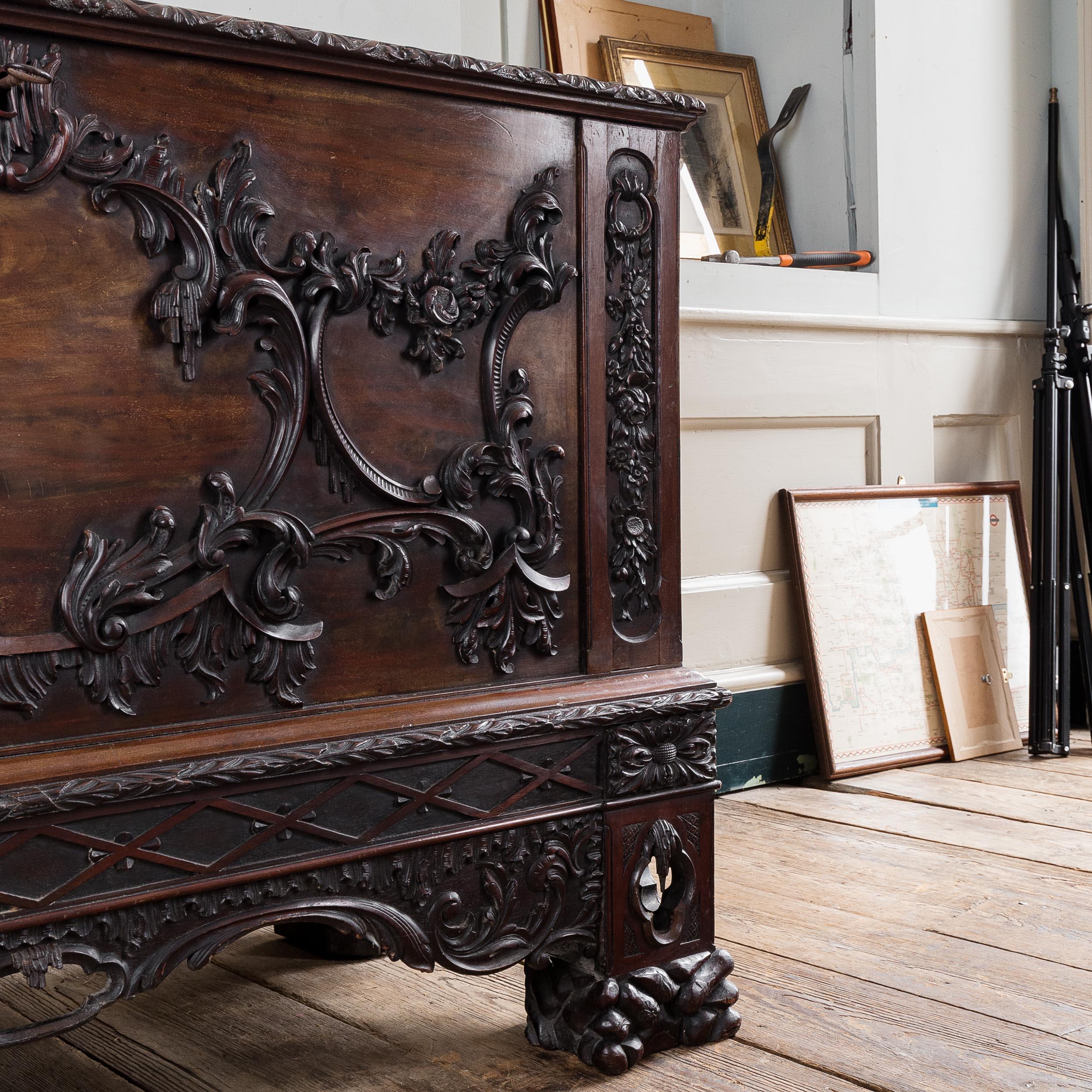 Cassapanca Chippendale in mogano irlandese del XIX secolo in vendita 8