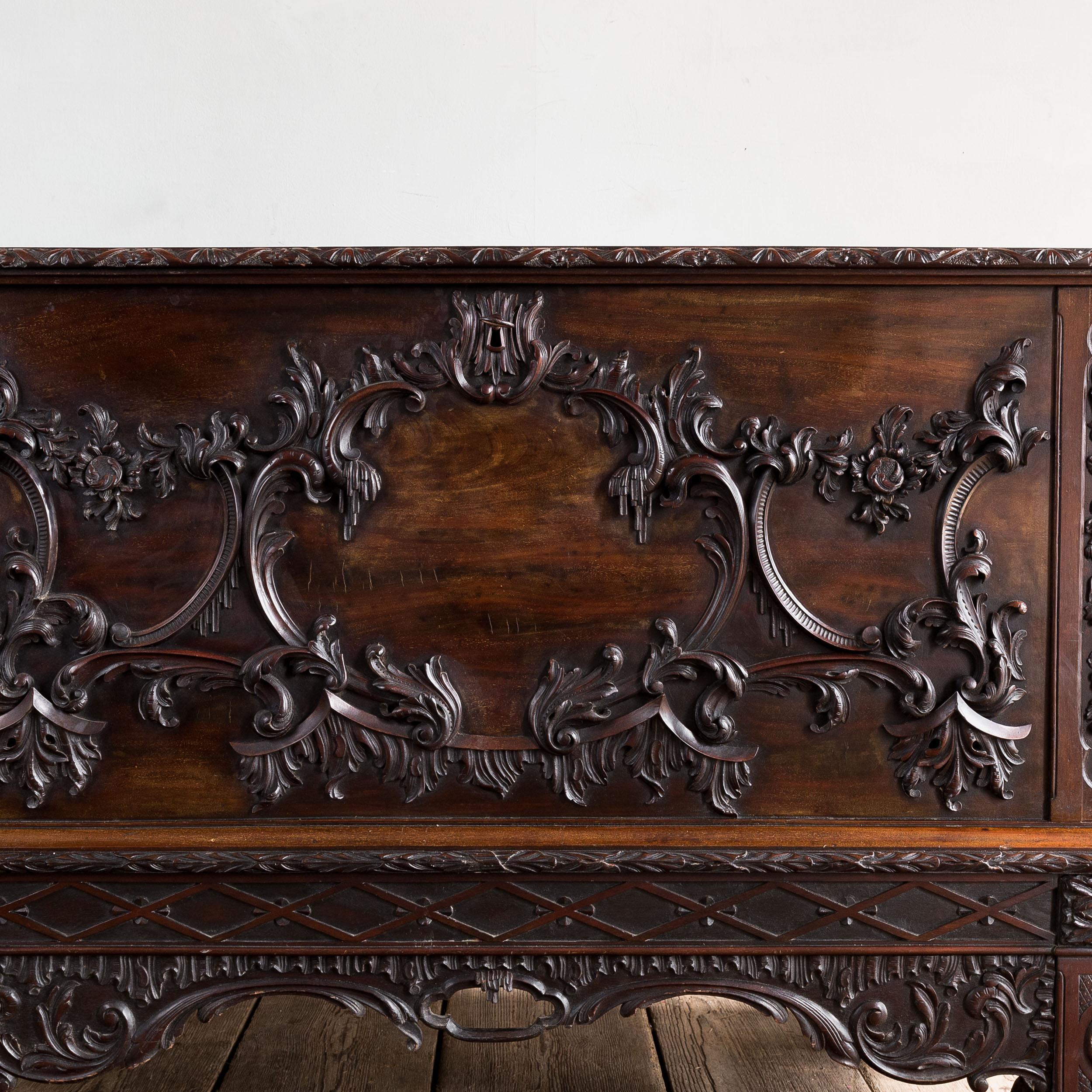 Cassapanca Chippendale in mogano irlandese del XIX secolo in vendita 13